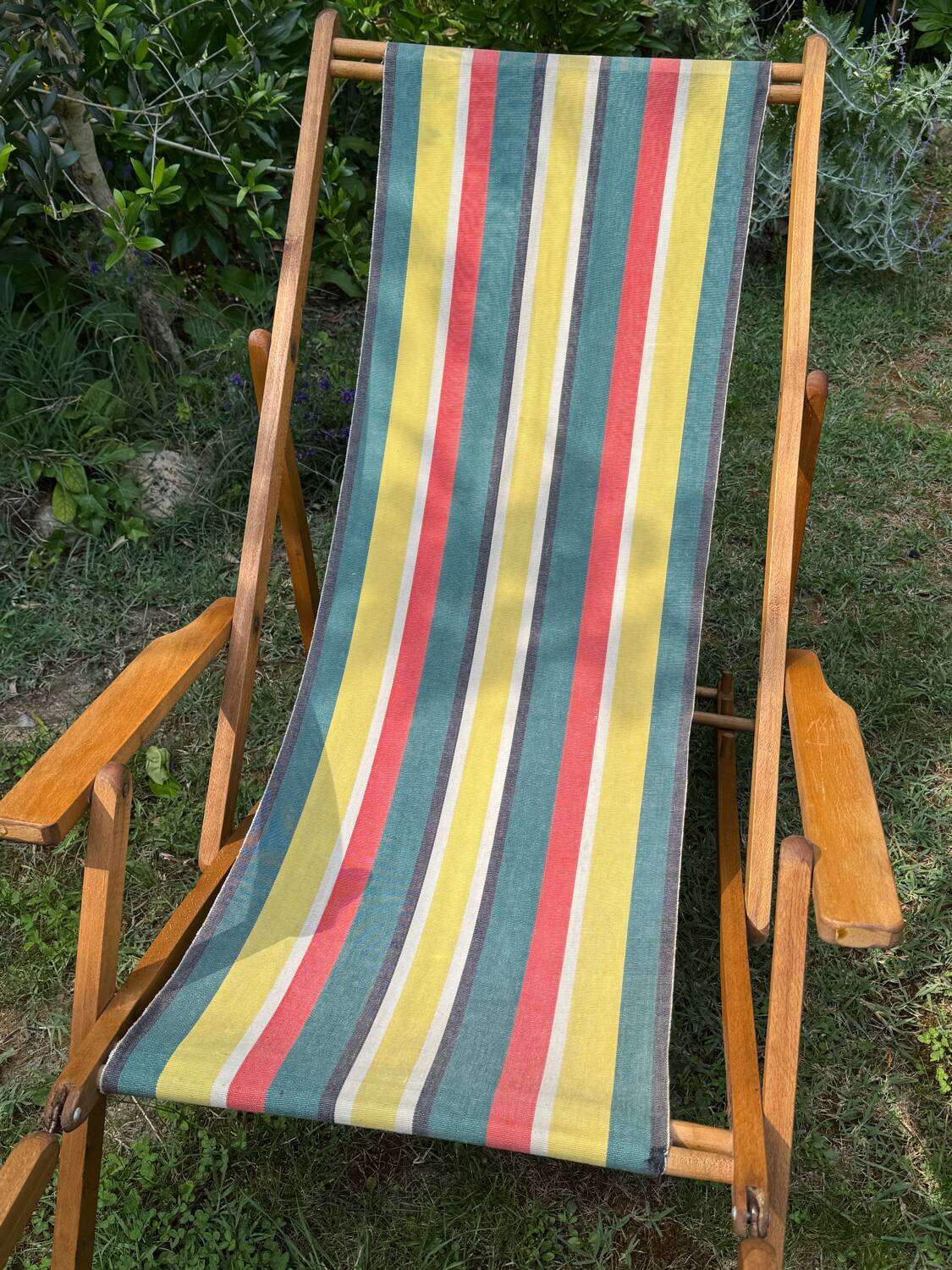Vintage wooden deckchair/chilienne with footrest — 1960s