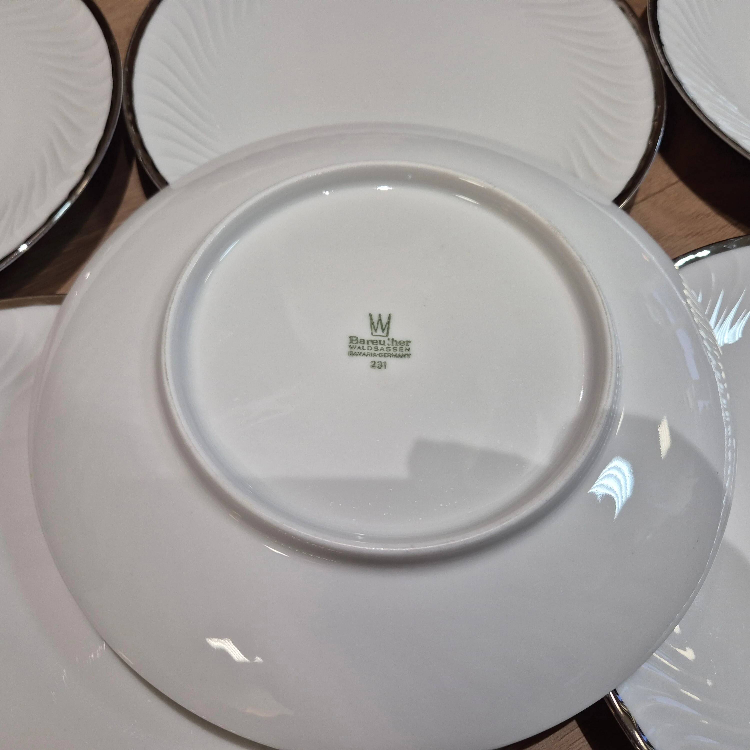 Assiette à dessert en porcelaine