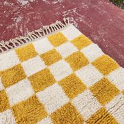 Beni Ouarain checkerboard rug 186x178 cm – Thick wool – Ochre chess pattern