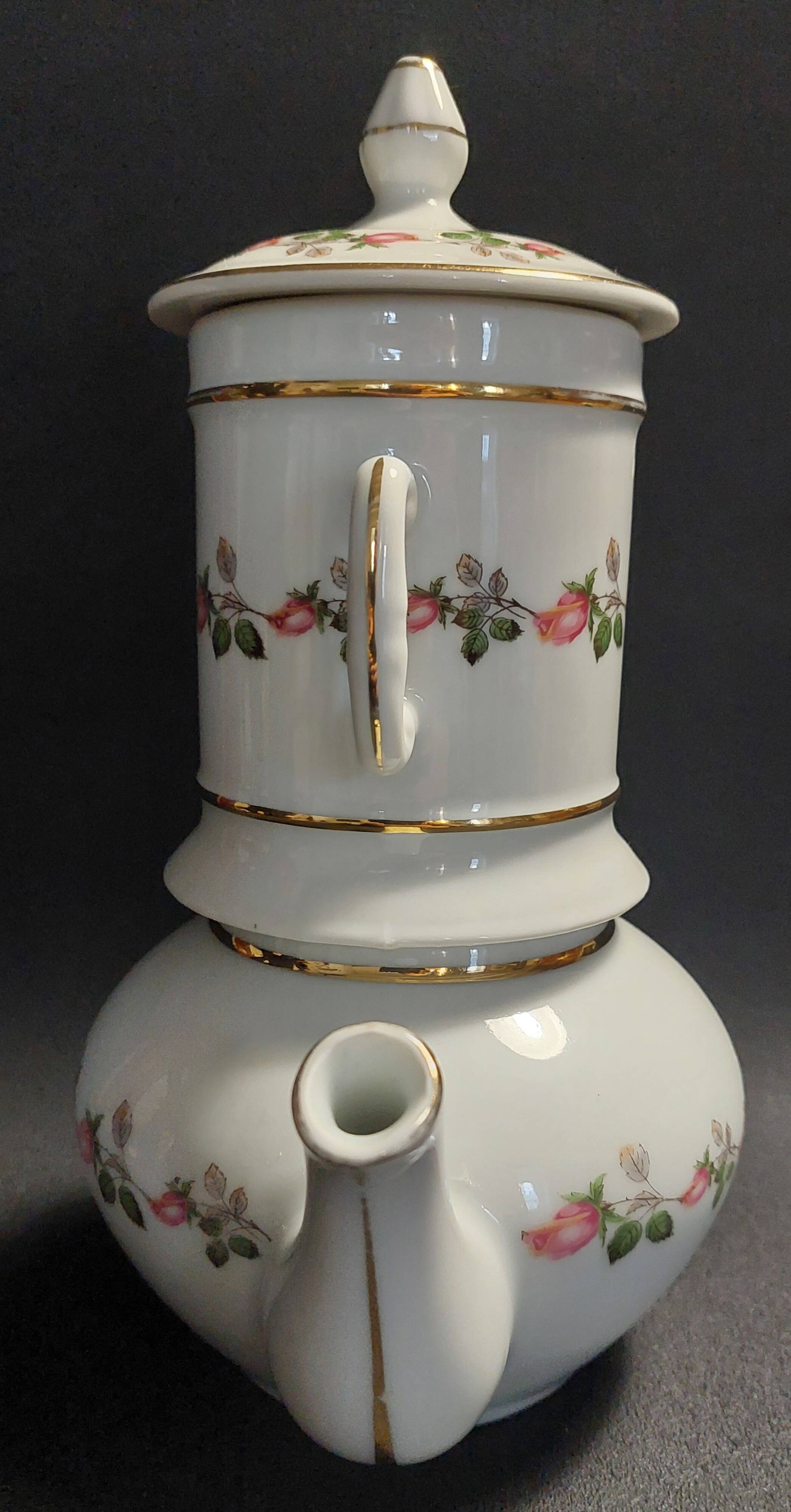 Vintage porcelain coffee pot Apilco fireproof porcelain from the 1960s.
