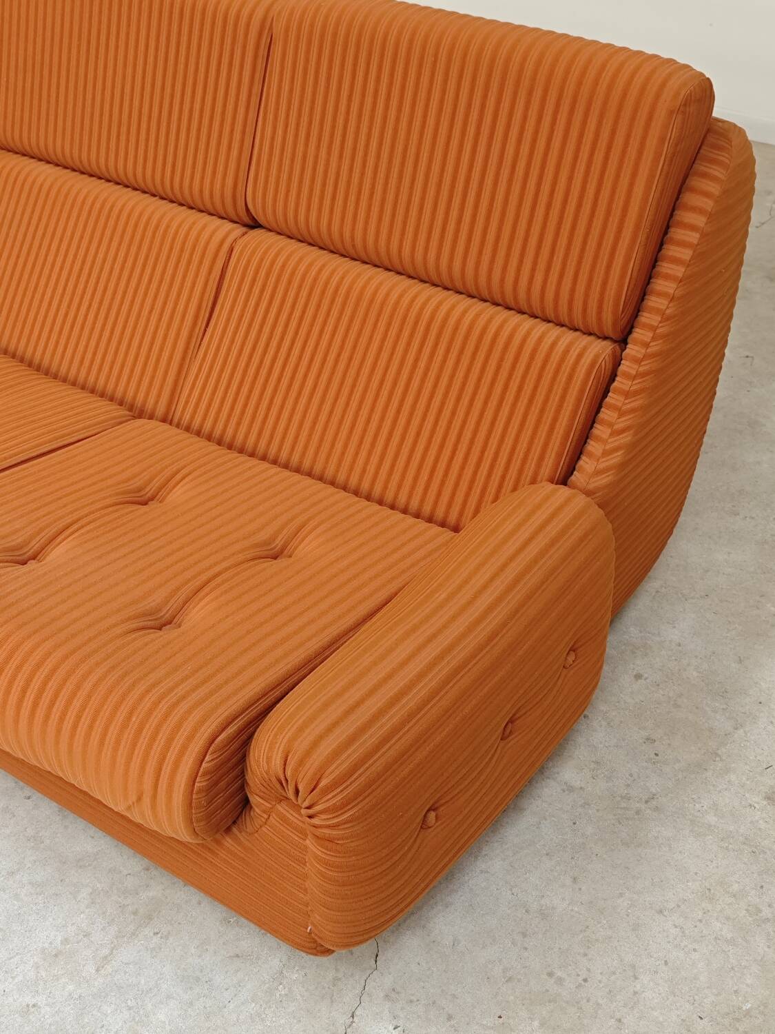 Complete orange salon JITONA in Atlantis Space Age style from the 1970s.