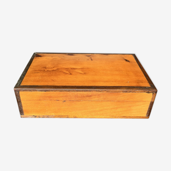 Solid wood jewelry box