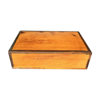 Boite à bijoux en bois massif