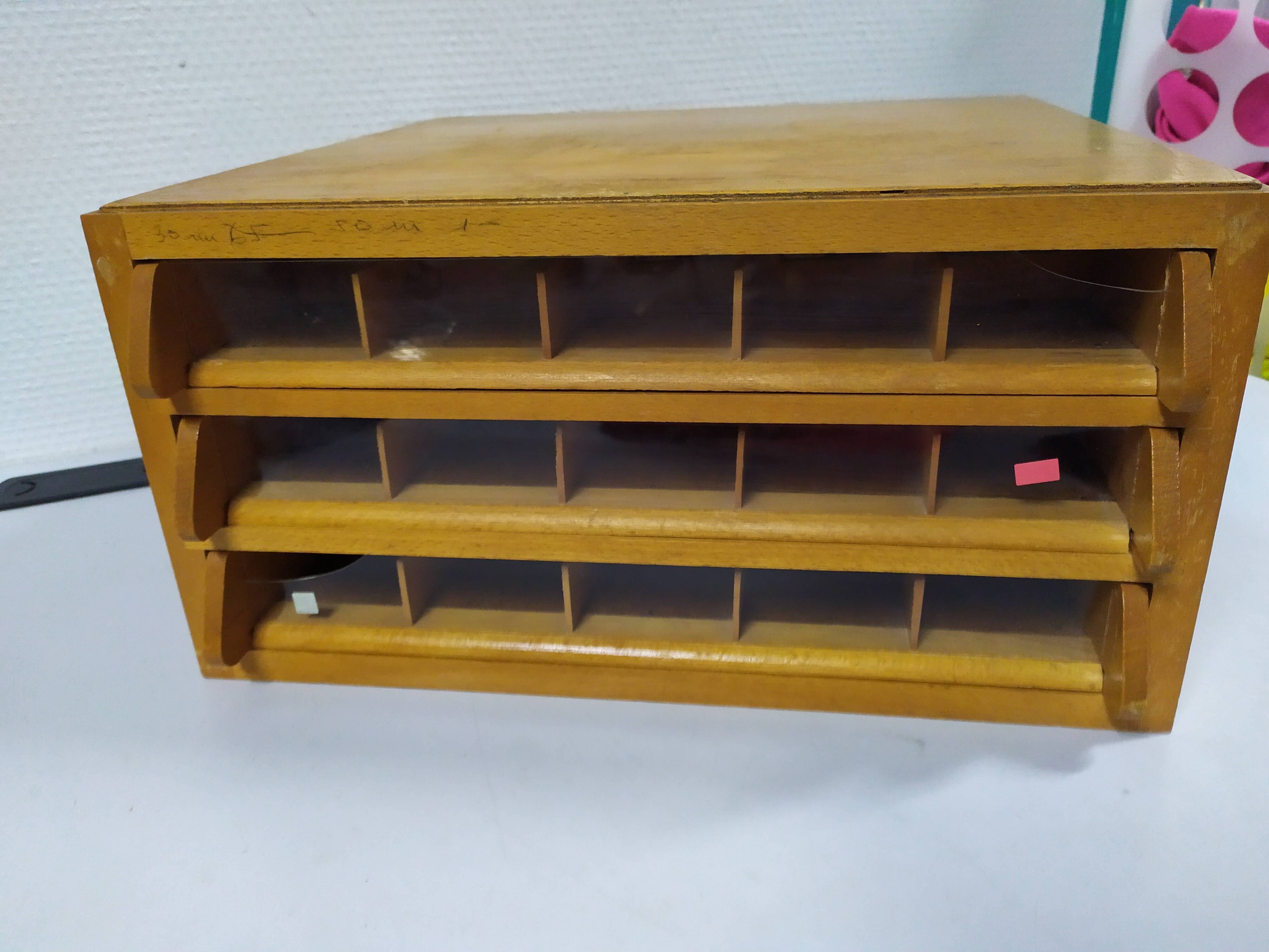 Meuble de mercerie tiroir présentoir Gutermann couture bois