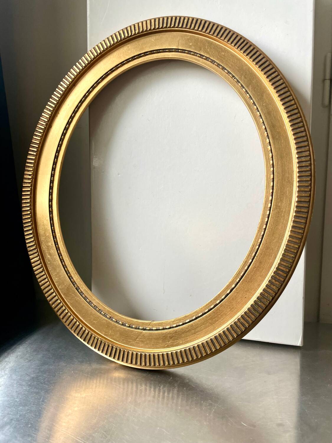 Large antique oval frame gilded wood 46  cm x 40 cm