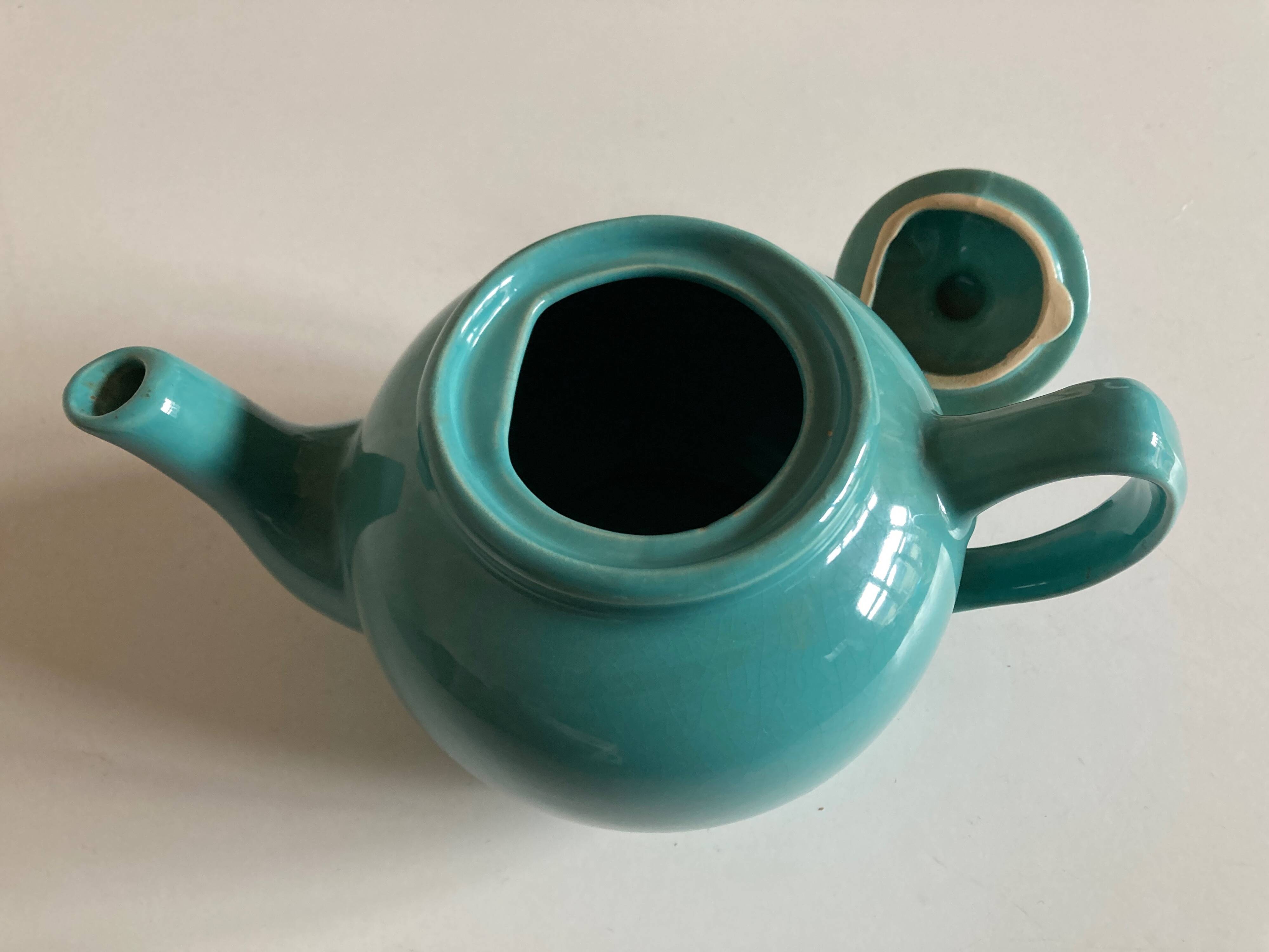 English teapot in turquoise ironstone earthenware 1L
