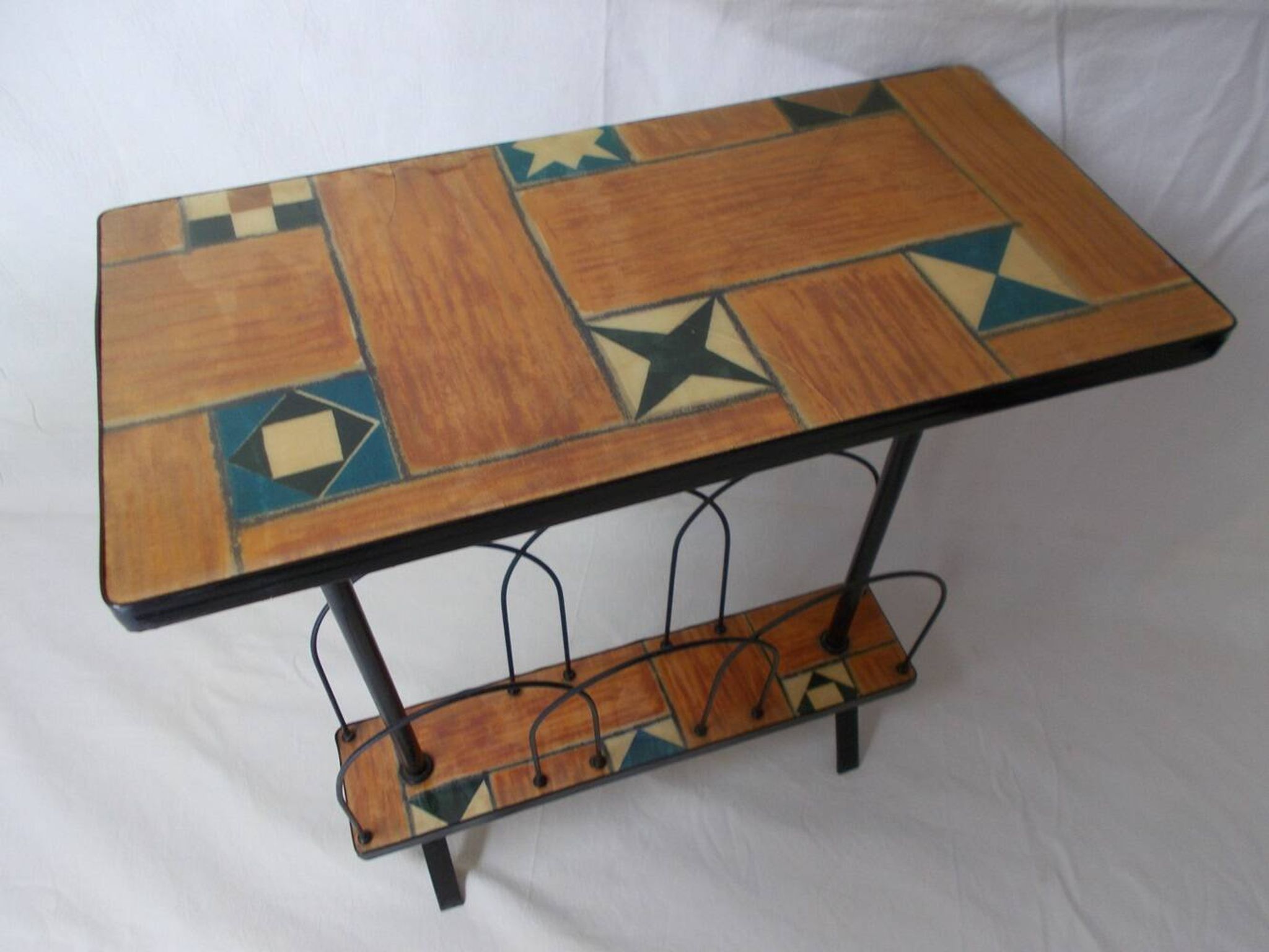 Magazine table