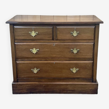 English walnut chest of drawers, early 20th century