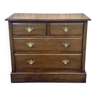 English walnut chest of drawers, early 20th century
