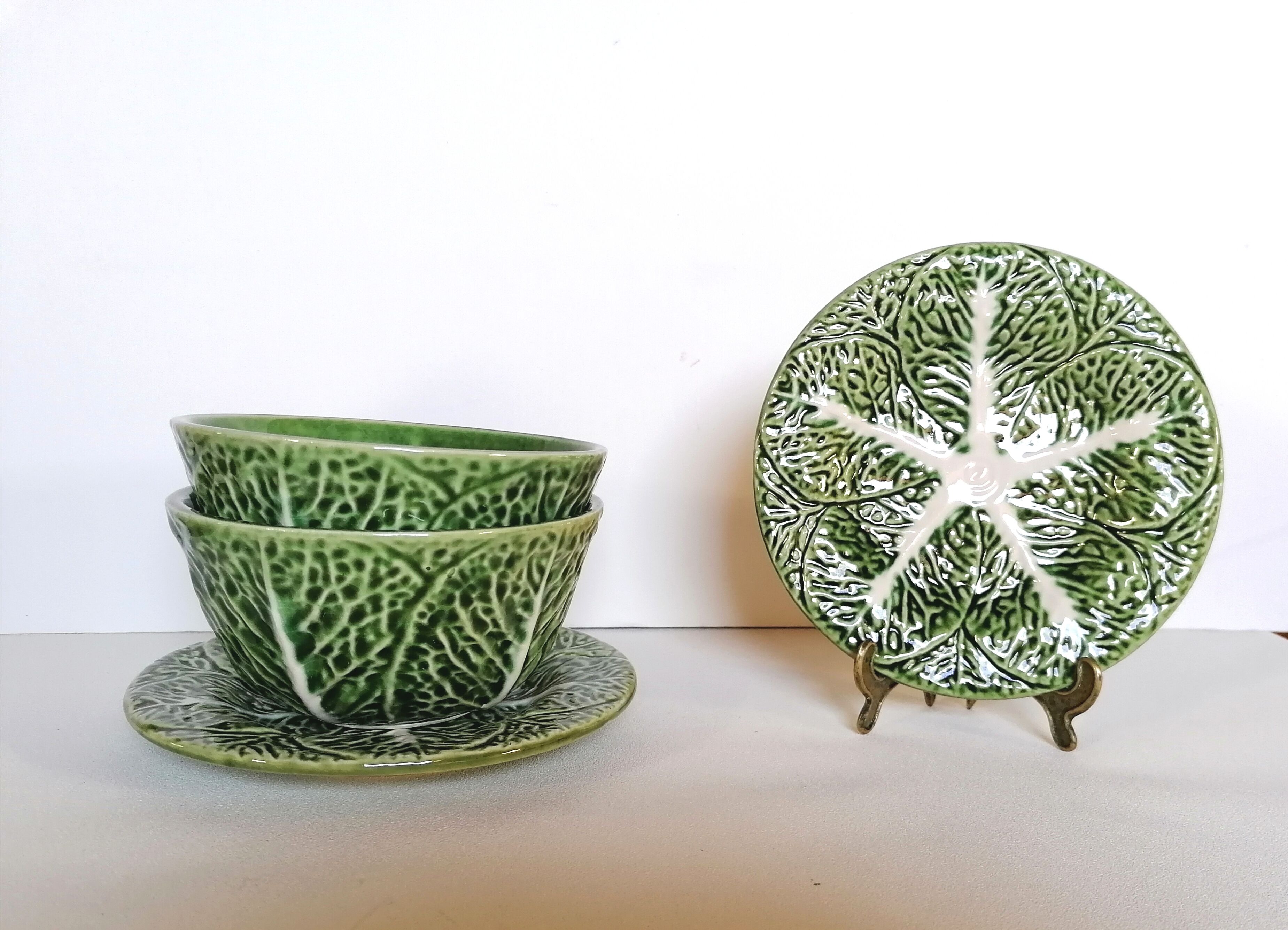 Lot bowls and plates in dabbling cabbage leaves