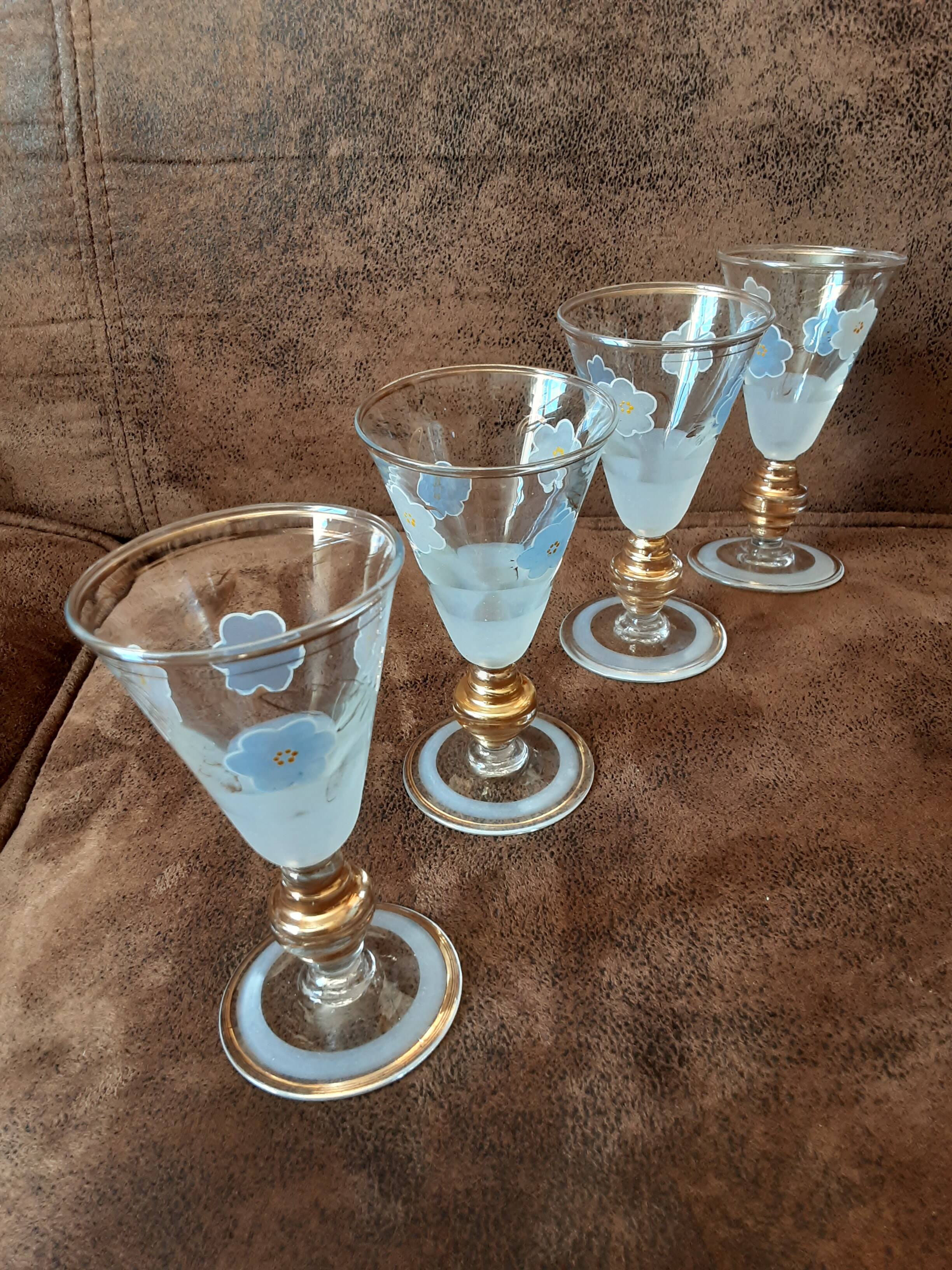 Set of 4 stemmed liqueur glasses