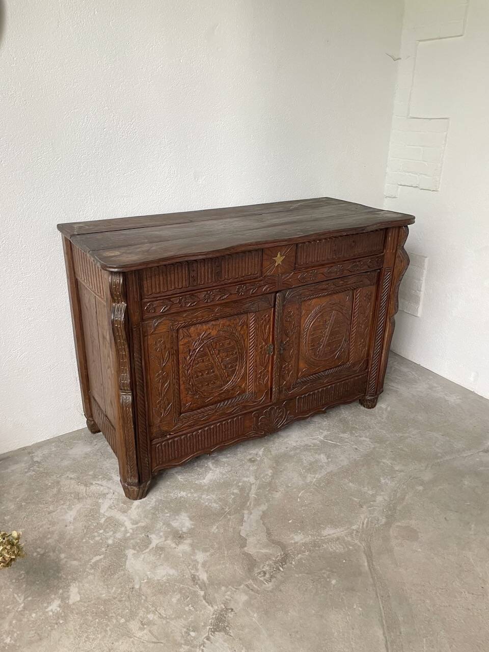 Auvergne brutalist folk art furniture 1890