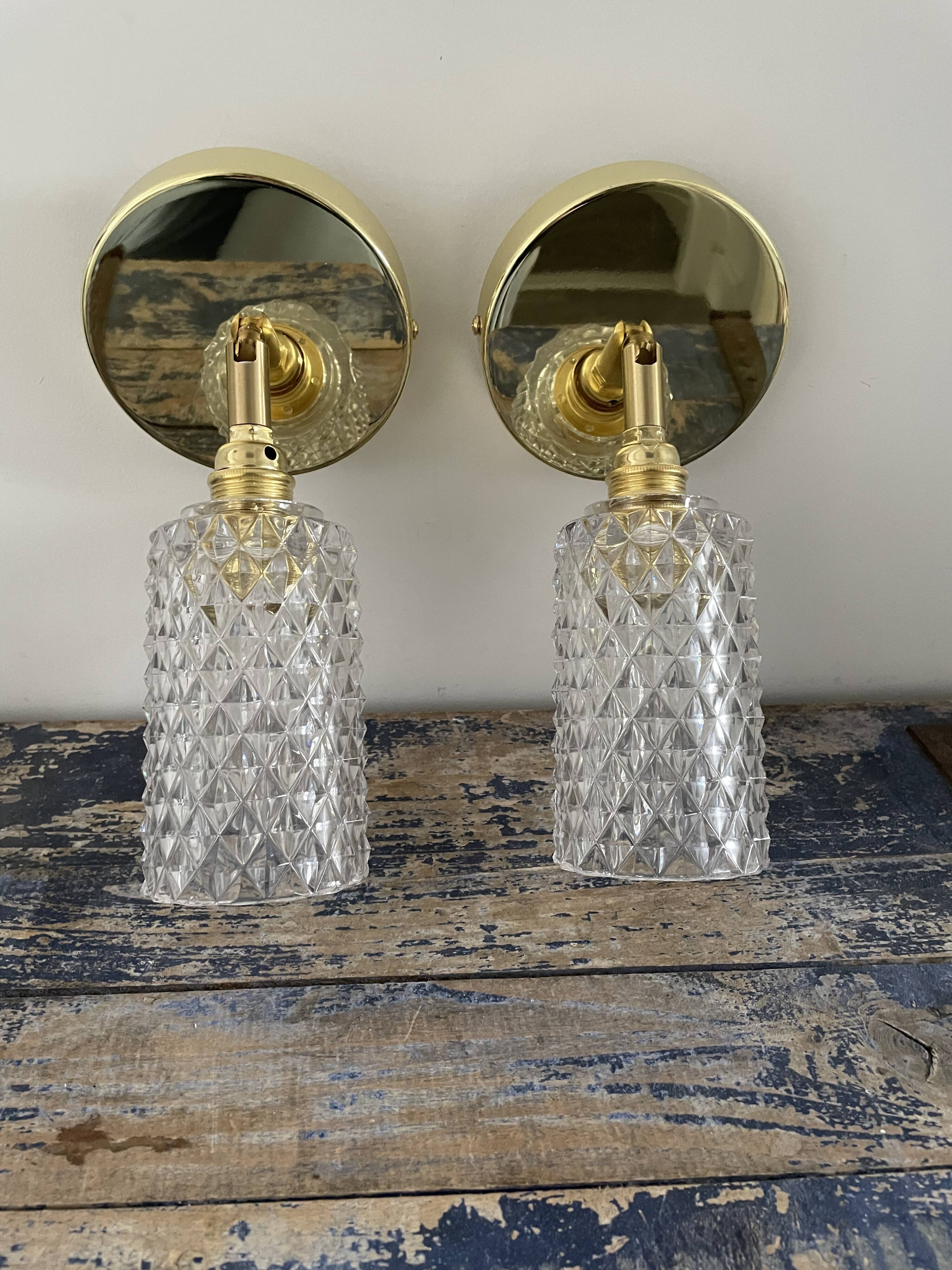 Paire d’appliques vintage en verre ciselé