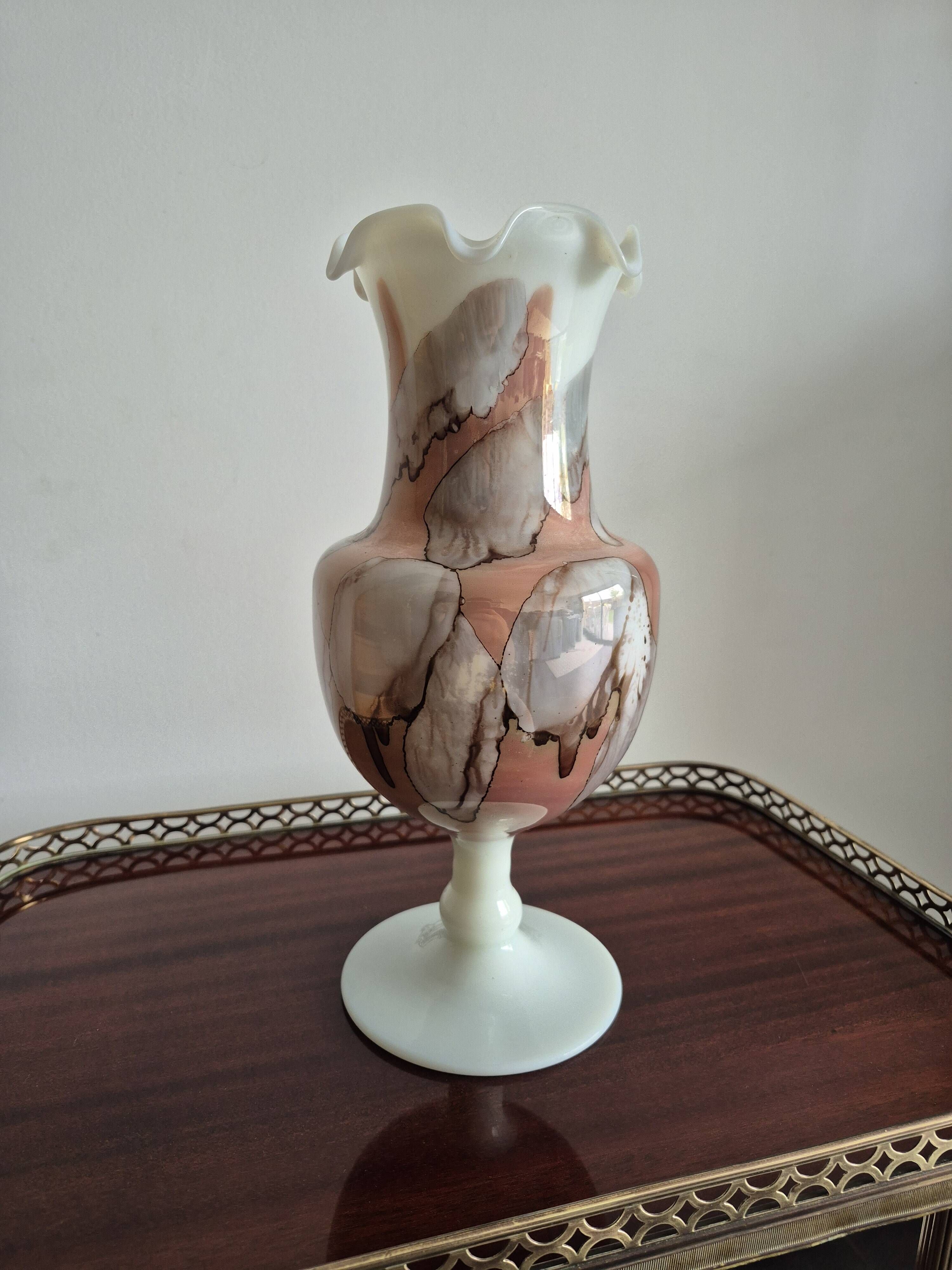 Vintage footed vase in white opaline, marbled/marble effect decoration from the 60s.
