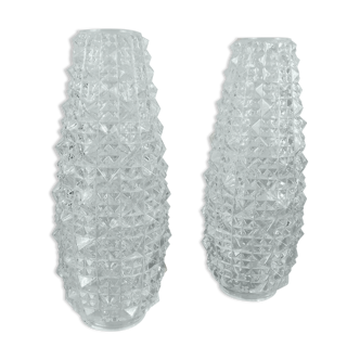 2 conical globes in scissor glass