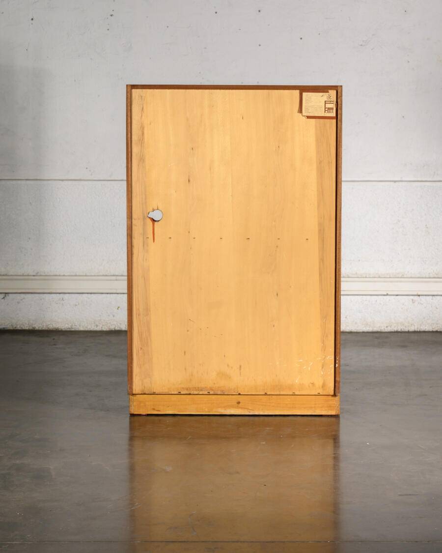 Storage furniture / bookshelf
