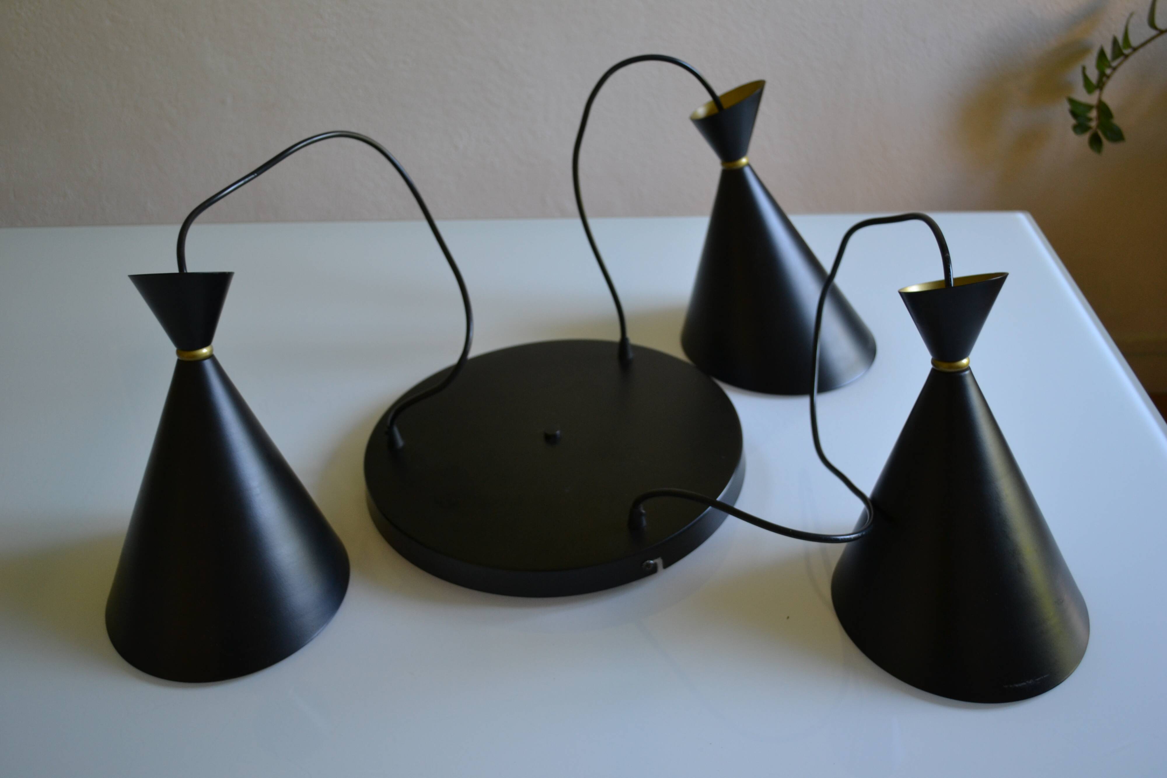 Vintage large chandelier with 3 tulips in black and gold Diabolo.