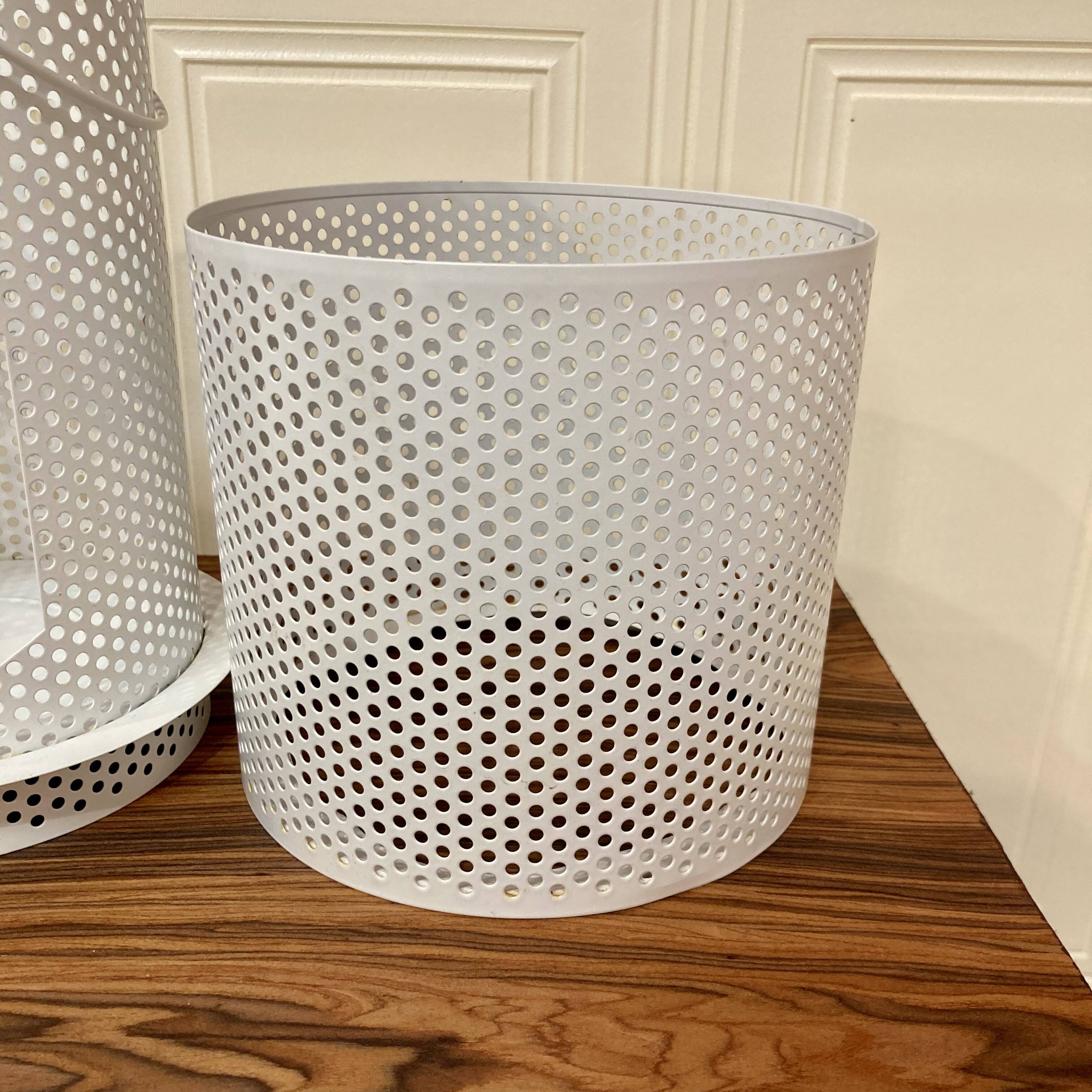 SET OF 2 LARGE METAL CANDLE HOLDERS IN SCANDINAVIAN DESIGN.