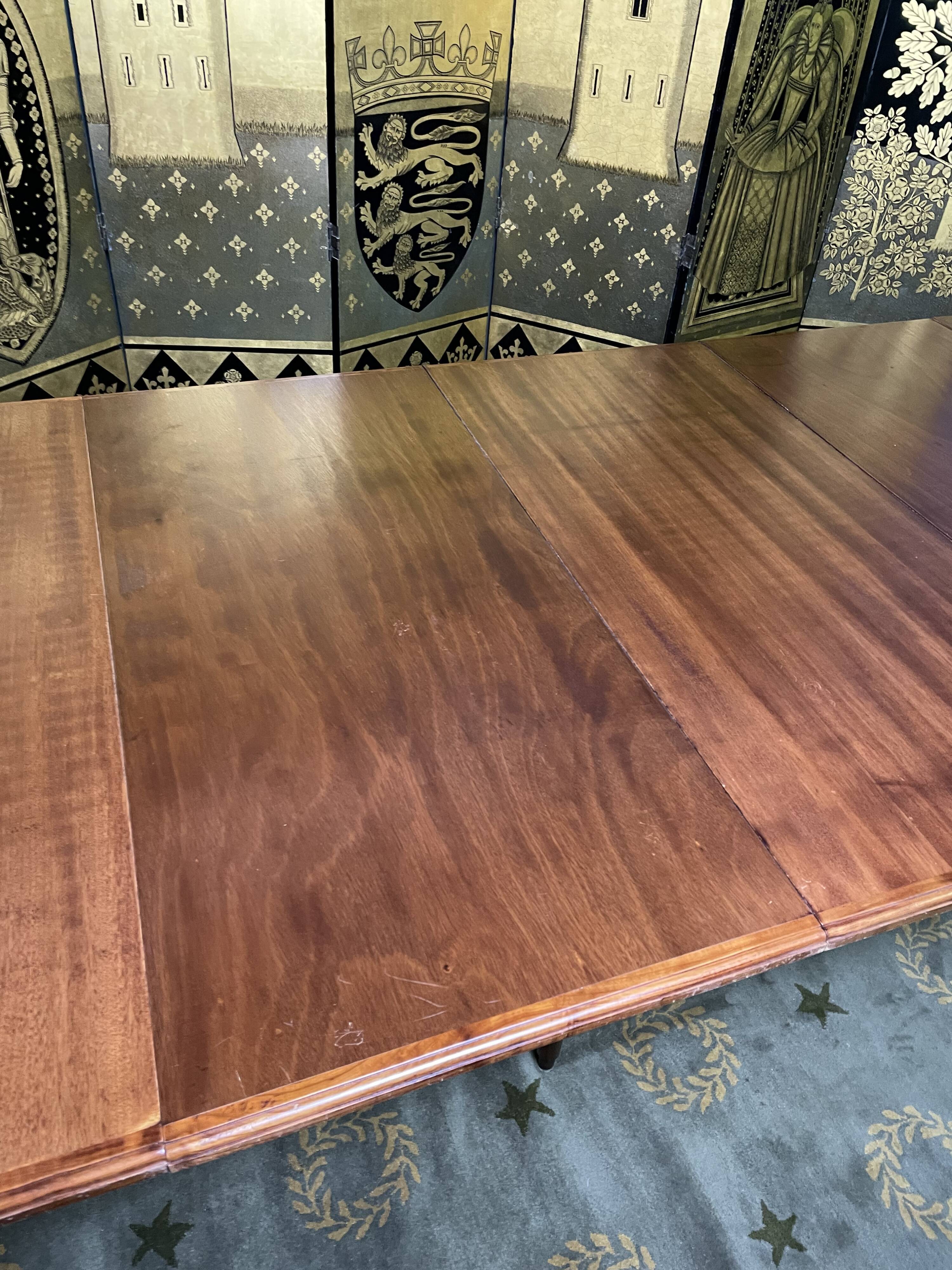 Round dining table Louis XVI style + 4 extensions