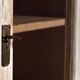 Ancienne armoire de cuisine blanche (vers 1920)