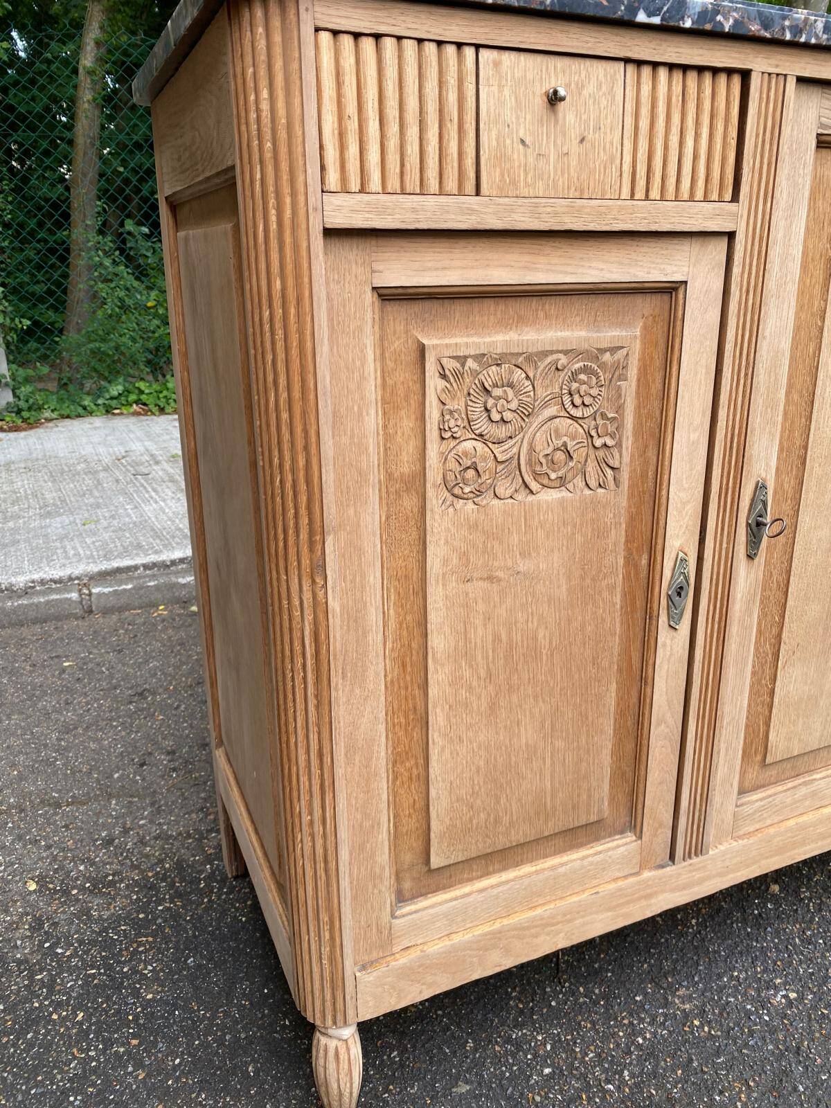 Art Deco buffet renovated in solid oak and breccia marble from the 1930s.
