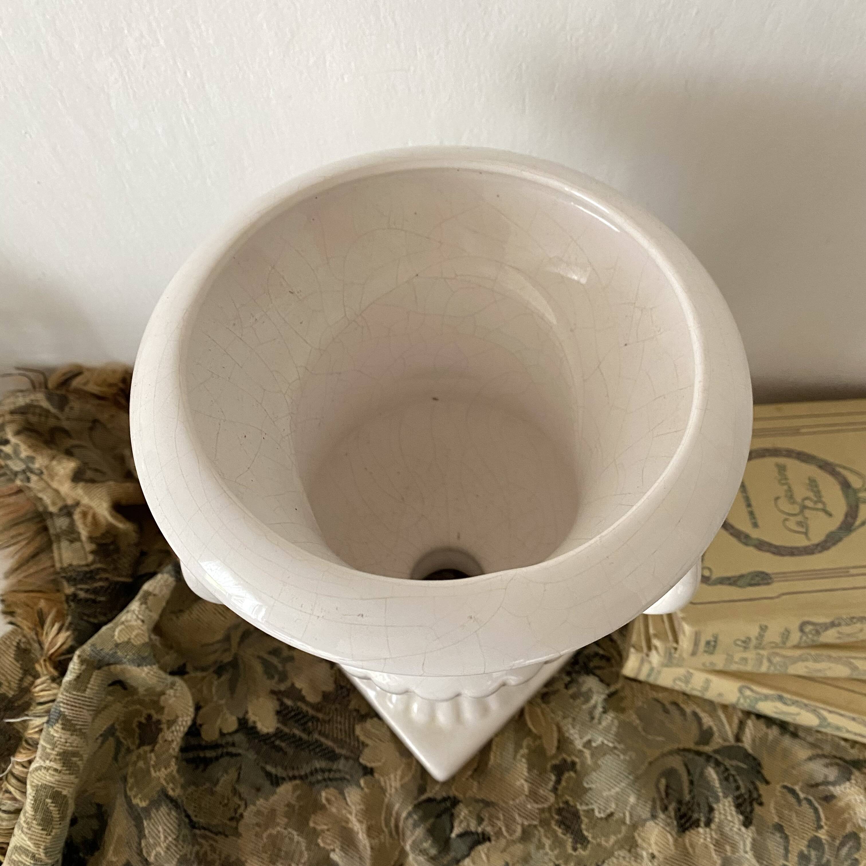 Cache pot , vase amphore en céramique