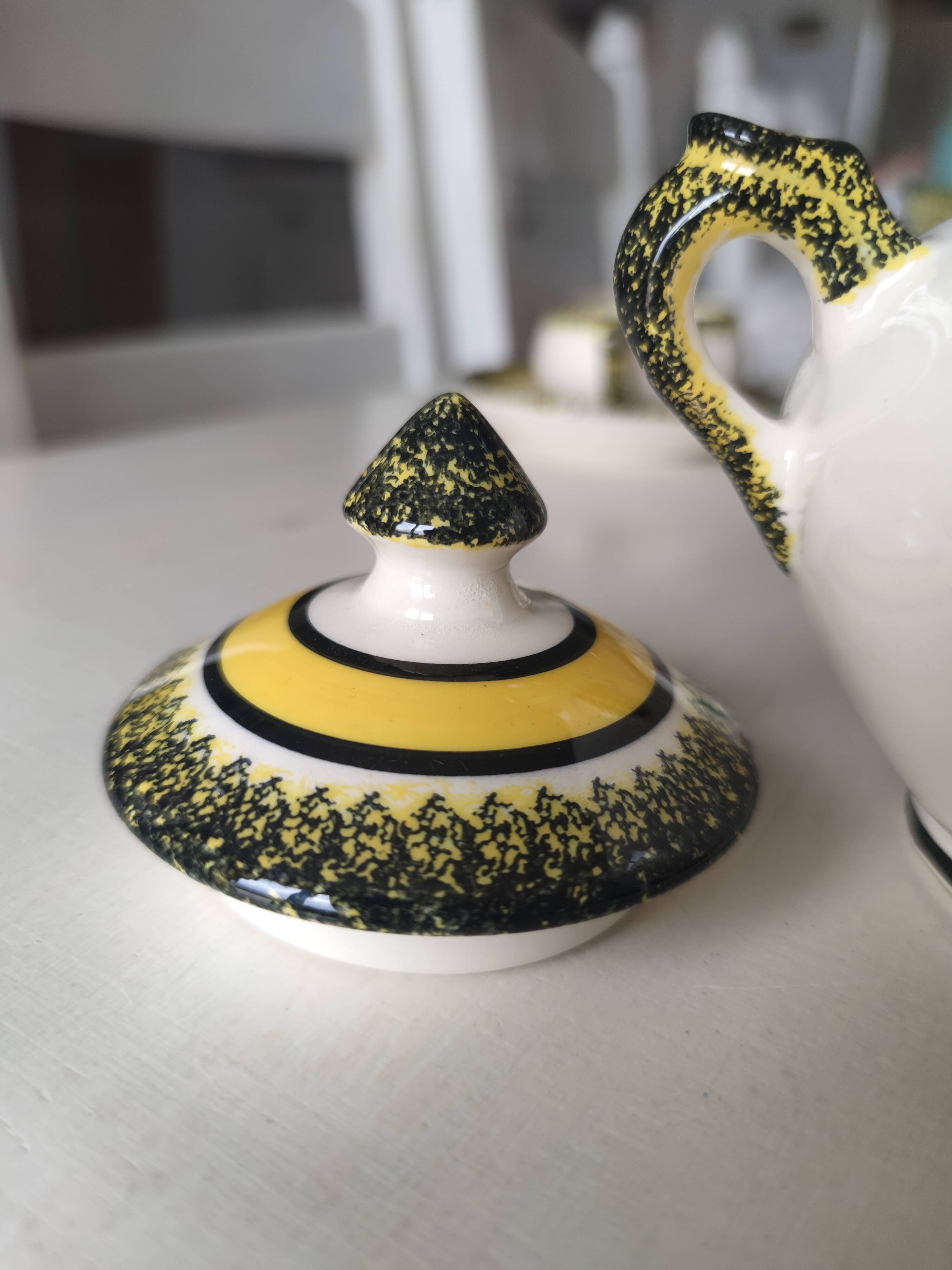 Henriot Quimper coffee service 8 cups/saucers, coffee pot, sugar bowl, jug.