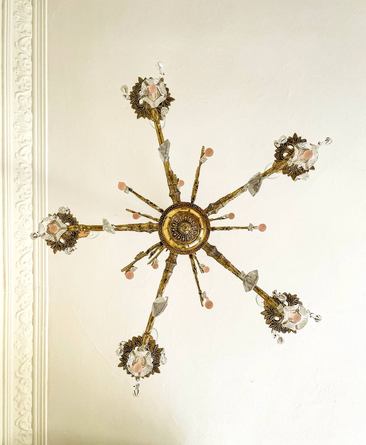 Lustre ancien en bronze à 5 bras avec verre de Murano rose et cristal