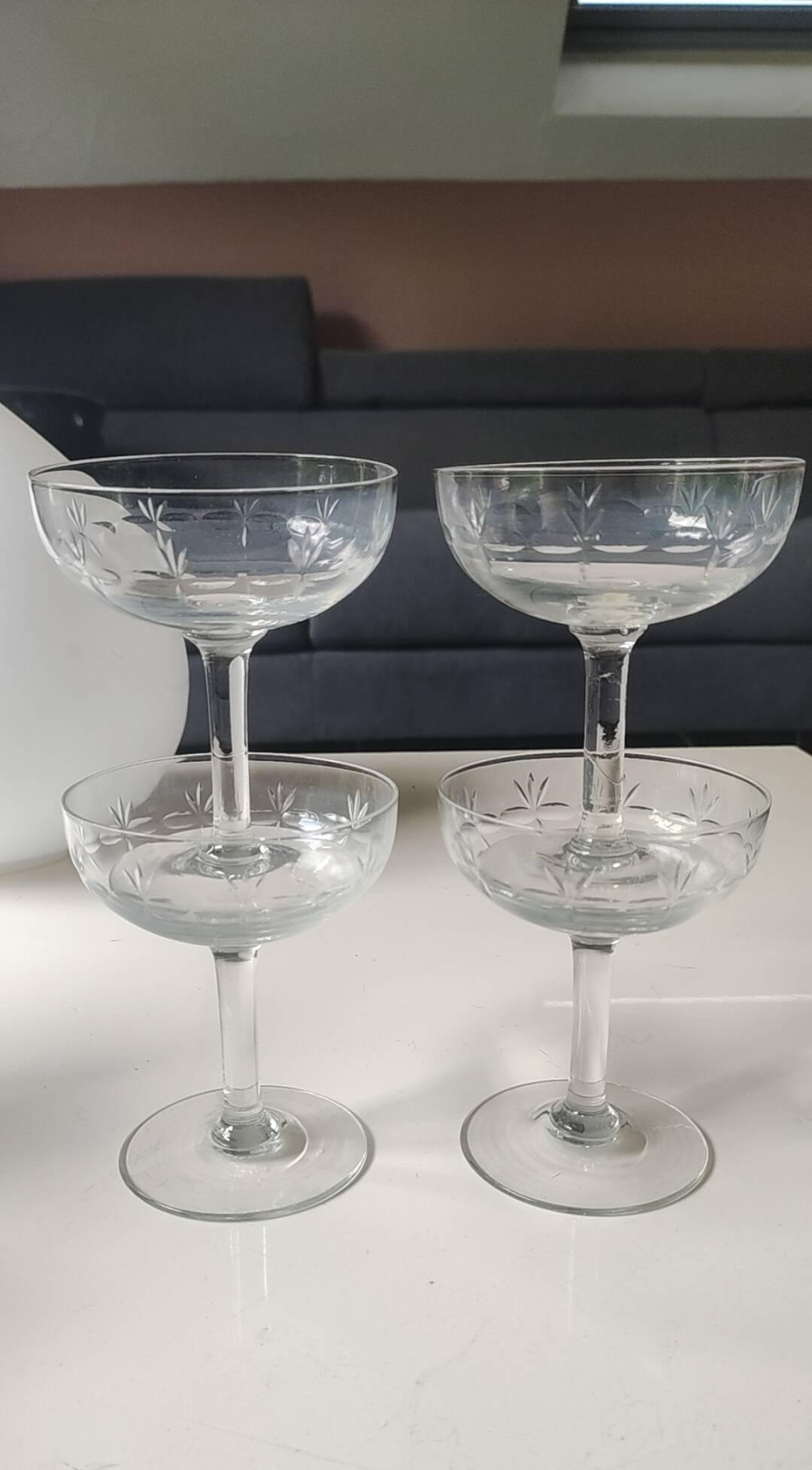 Lot of 4 Art Deco champagne coupes / Verreries de Doyen. Half crystal.