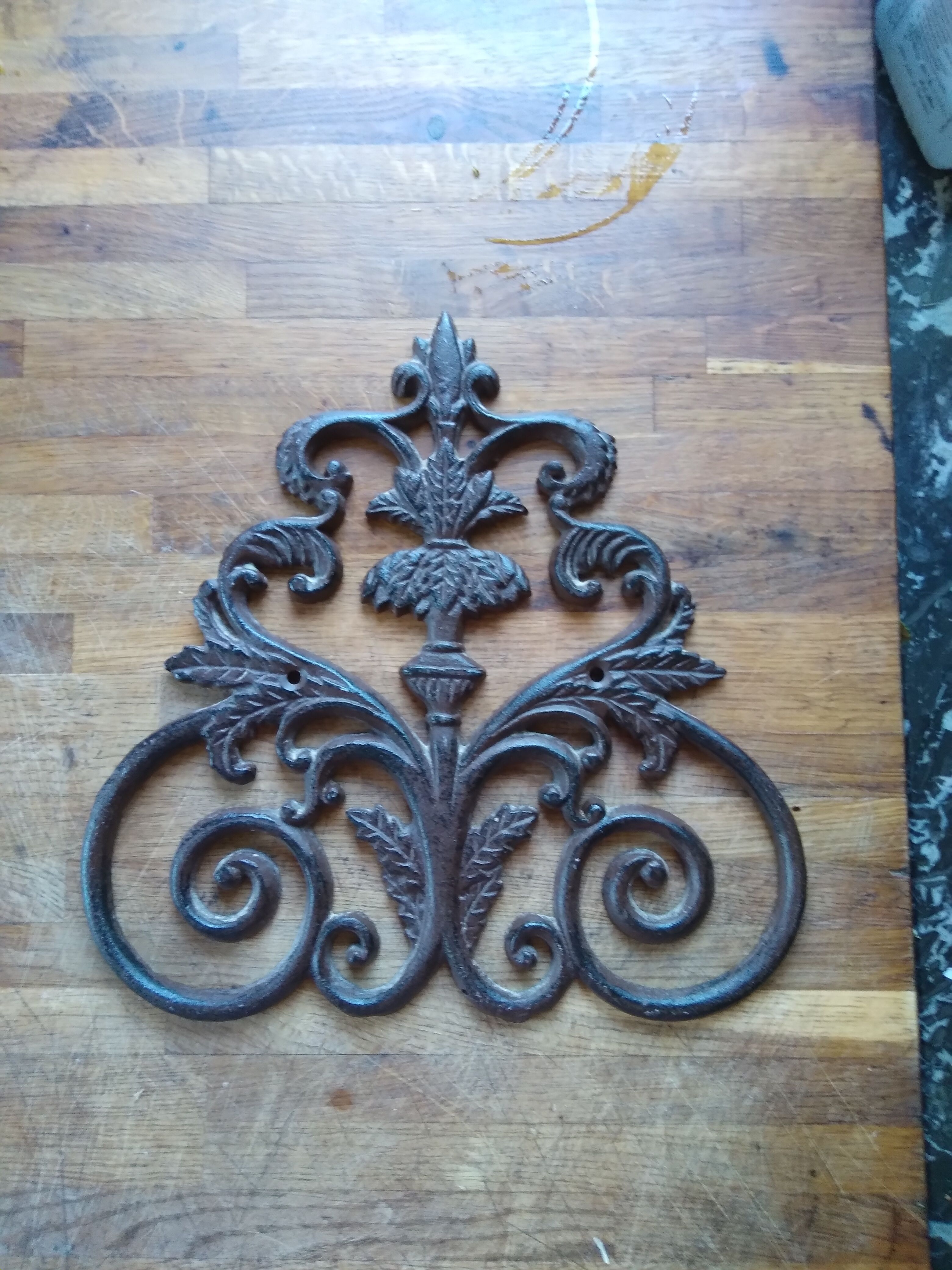 Ornament arabesque trim in cast iron