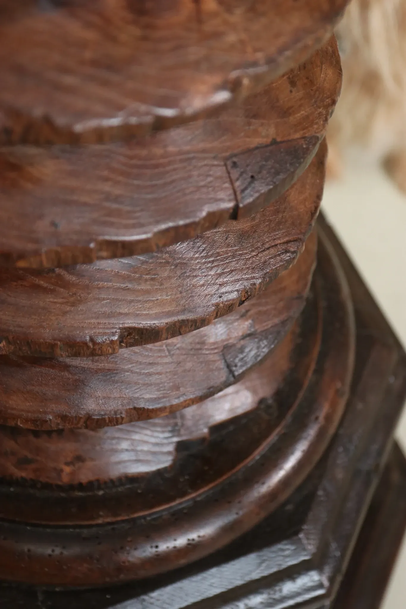 Monumental wooden wine press screw column, hand-carved, 18th c. – 170 cm