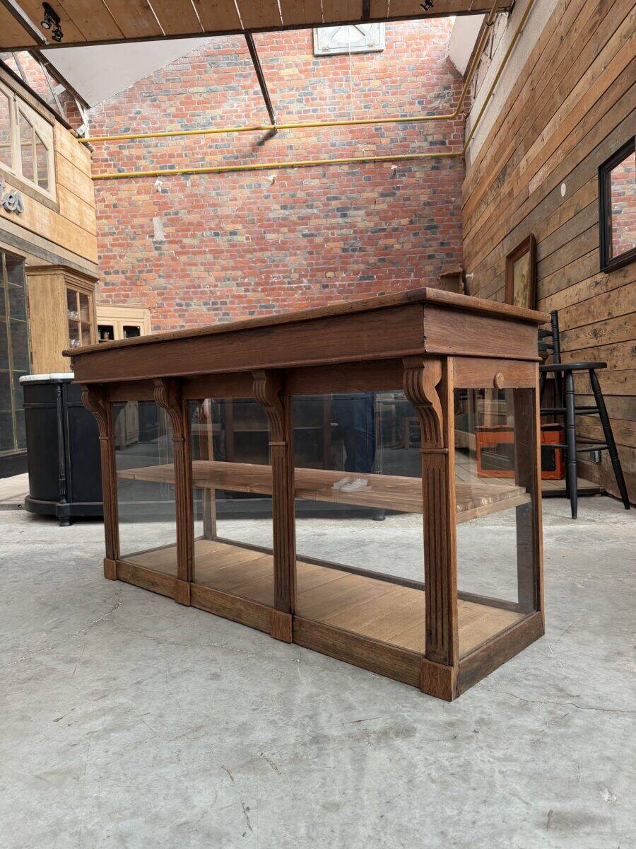 Glass-fronted oak counter from the 19th century.
