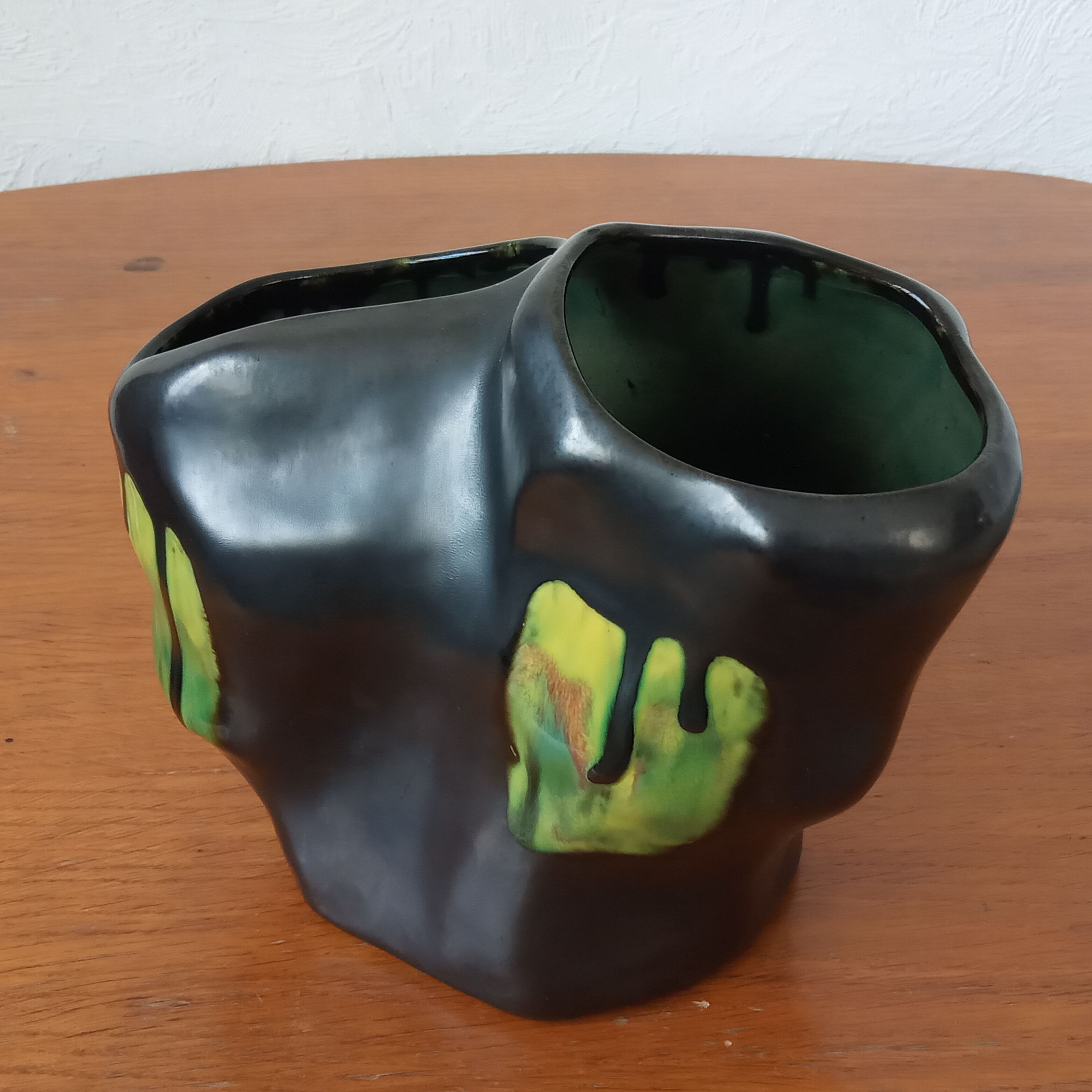 Black ceramic vase 50/60 years