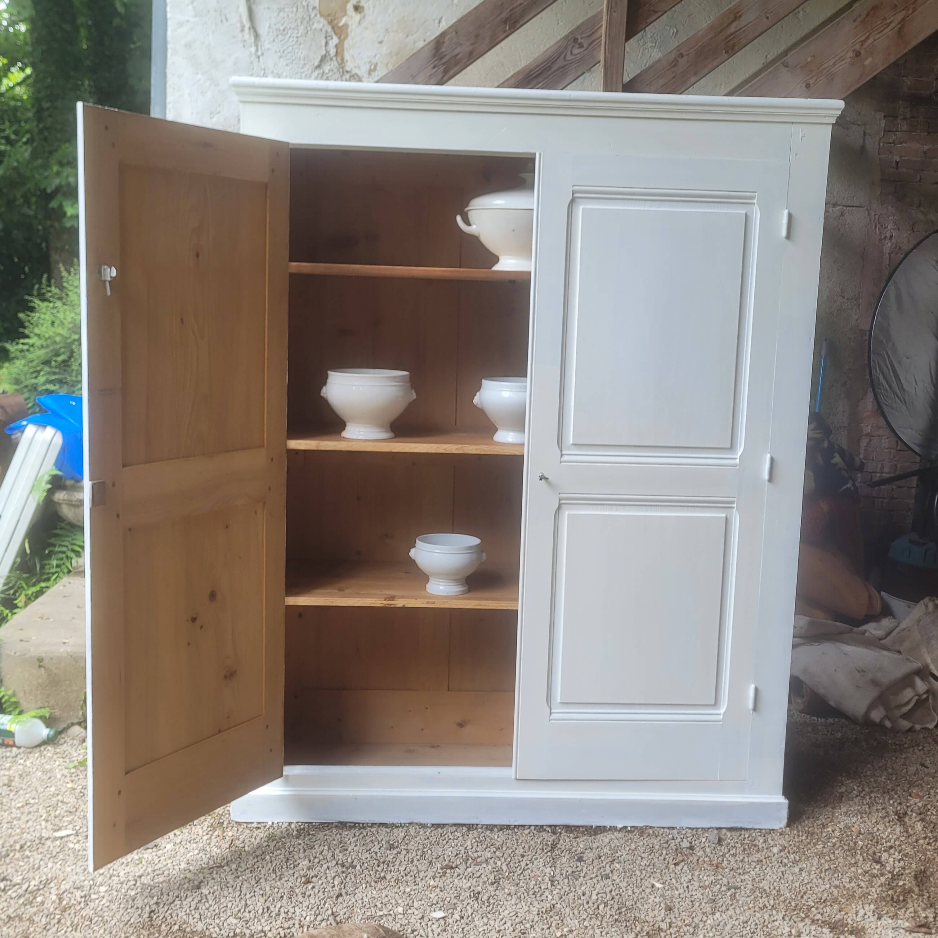 Buffet cabinet