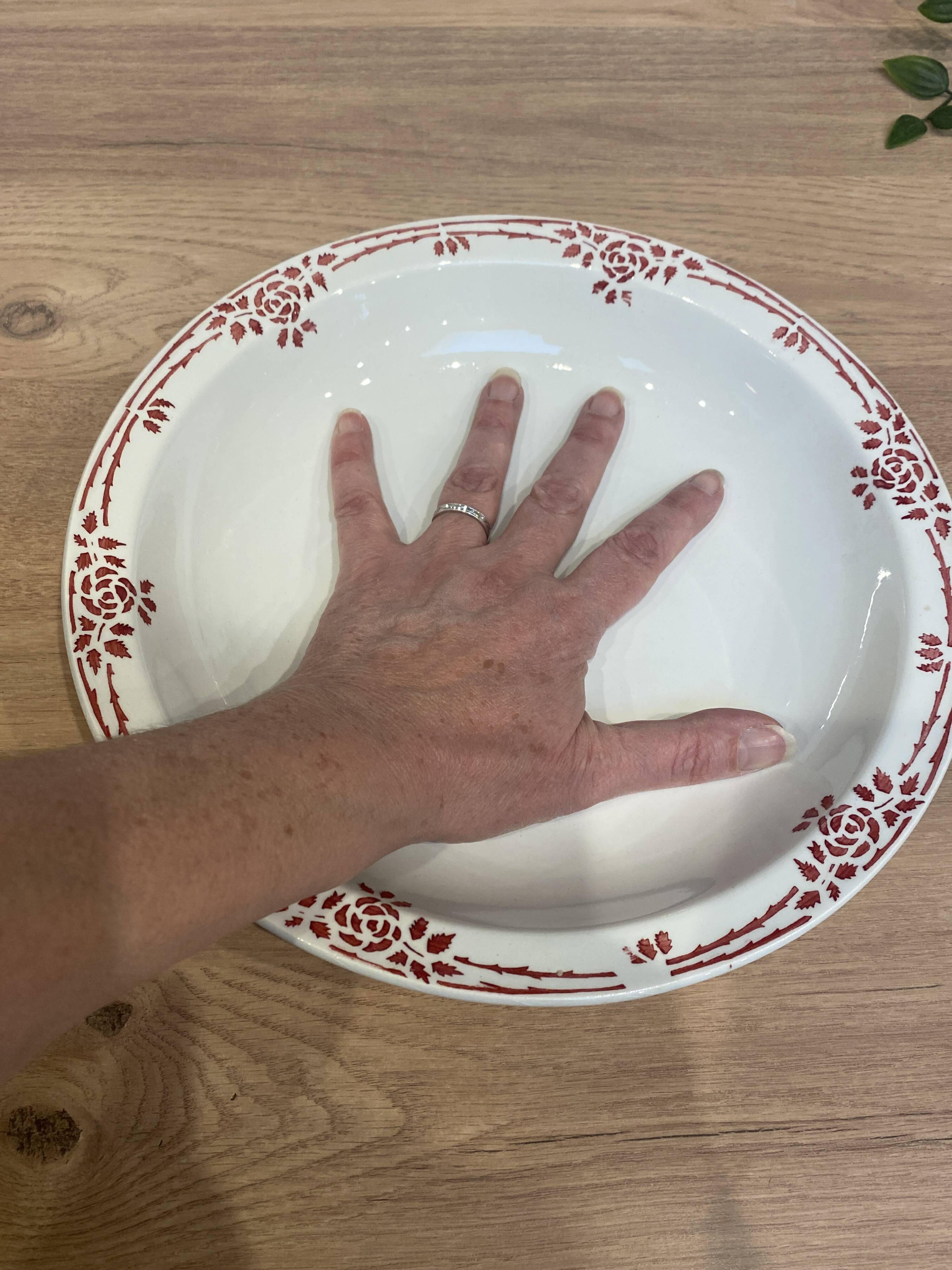 Hollow serving dish from Onnaing earthenware factory