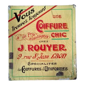 Ancien carton publicitaire vernissé "spécialiste de coiffures d'uniformes"