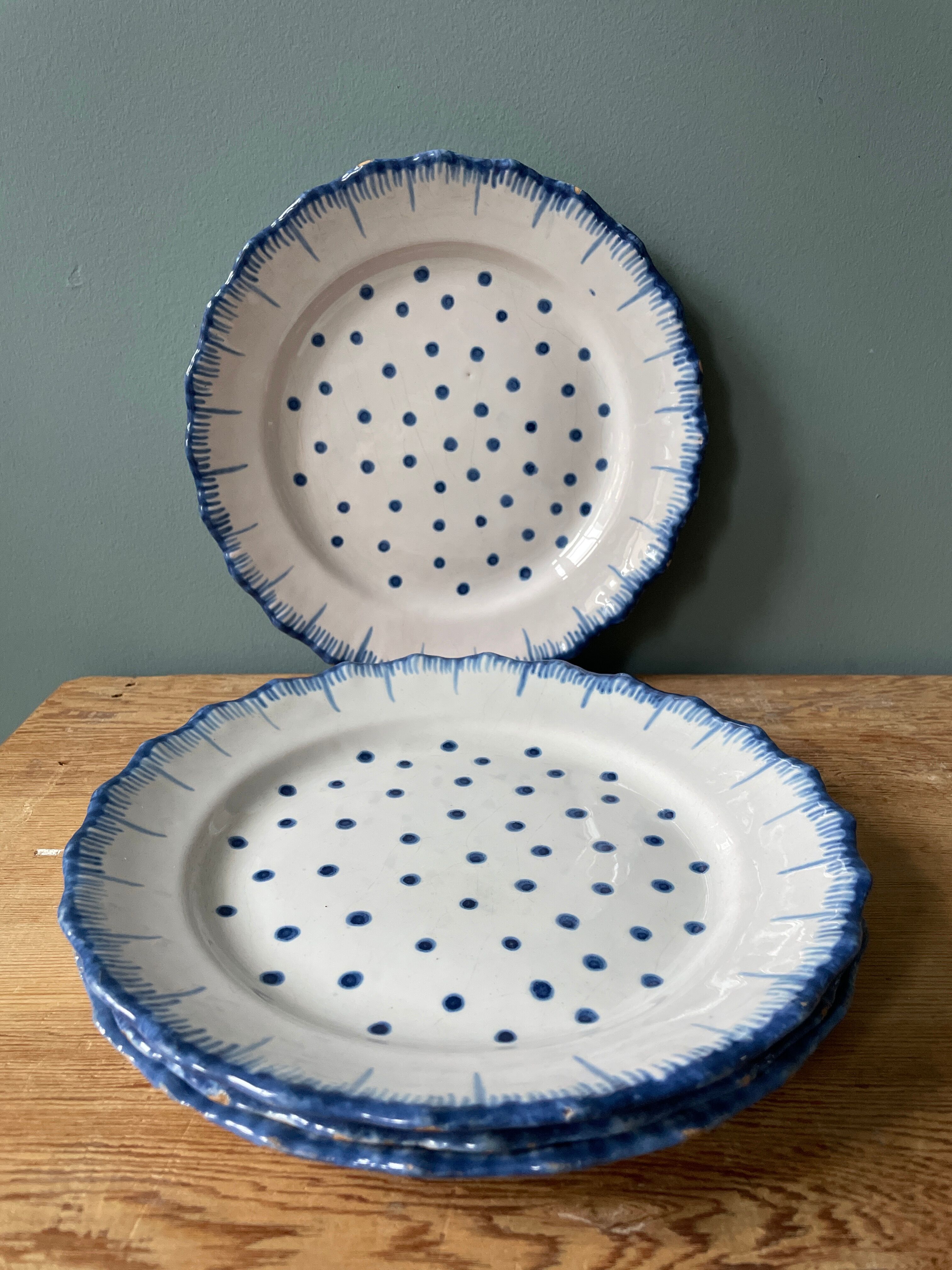 Set of 4 flat plates XIXth polka dots