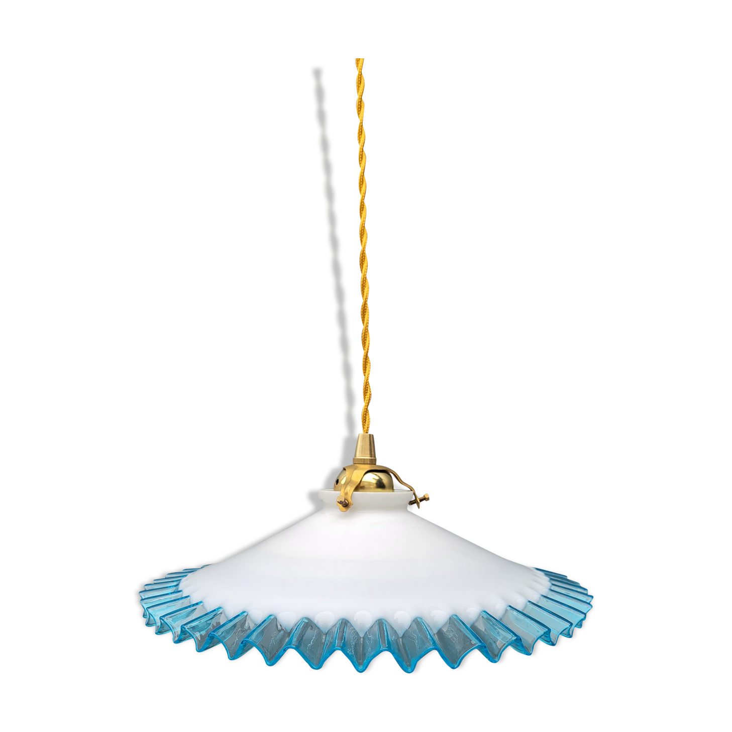 Serrated opaline suspension