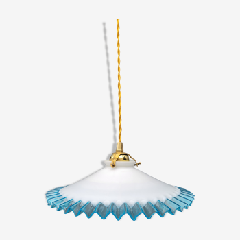 Suspension en opaline dentelée