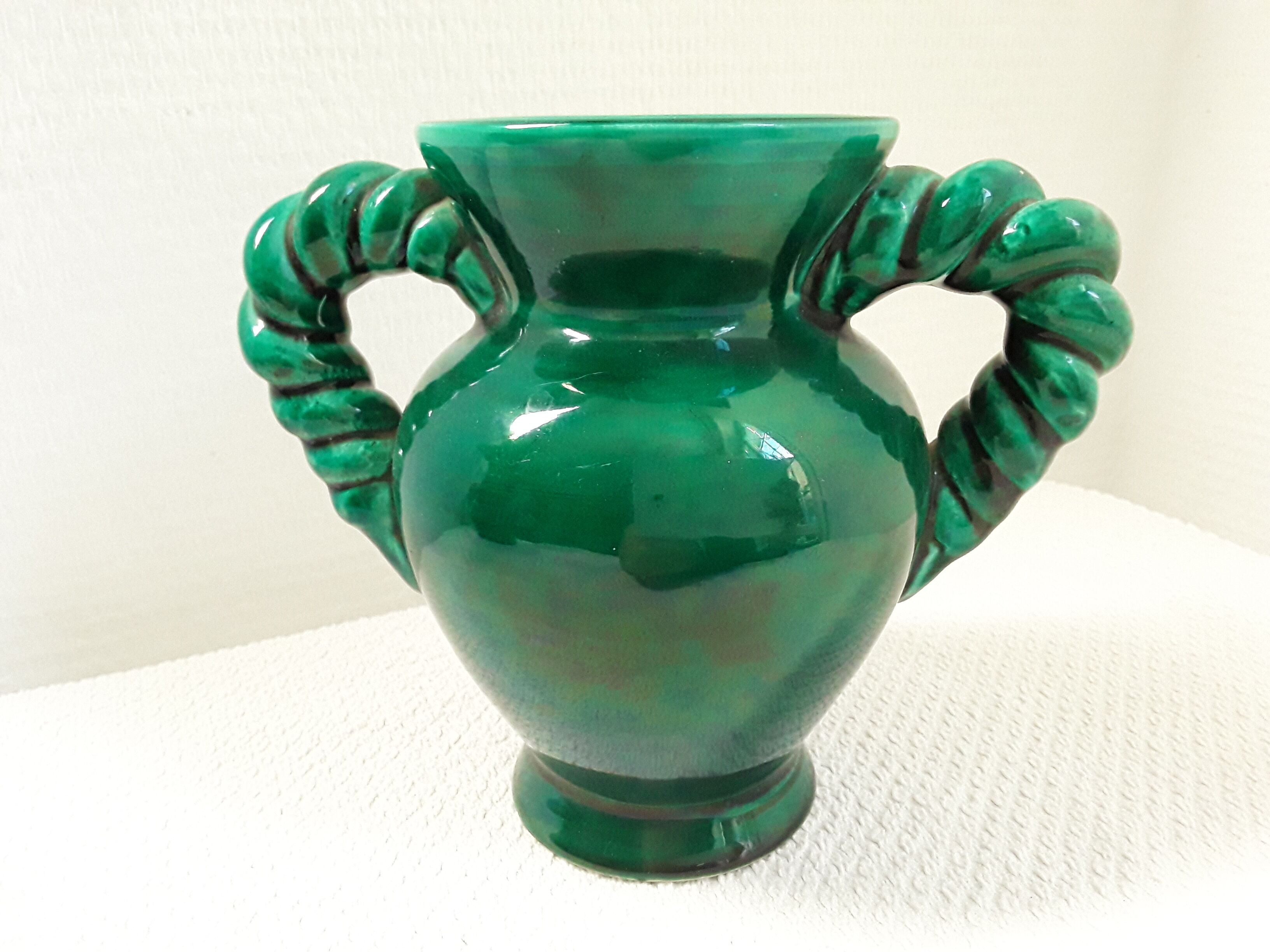 Vase vert Vallauris vintage anses torsadées