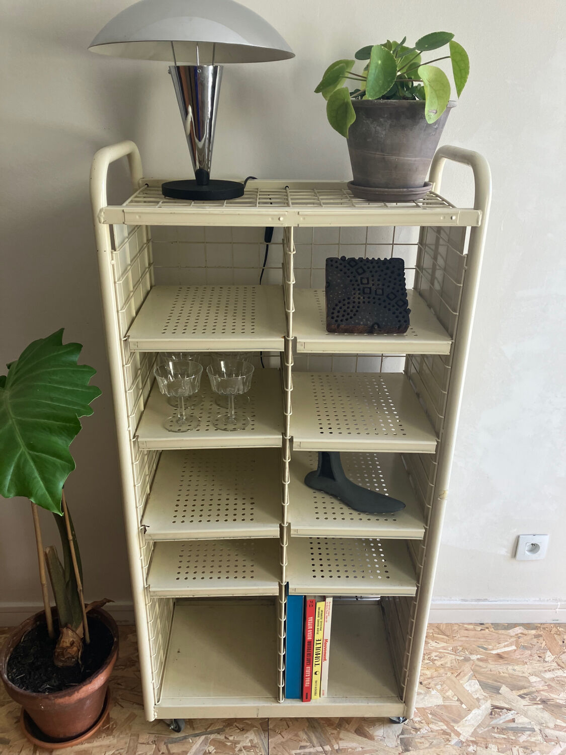 Shelf cabinet postal sorting