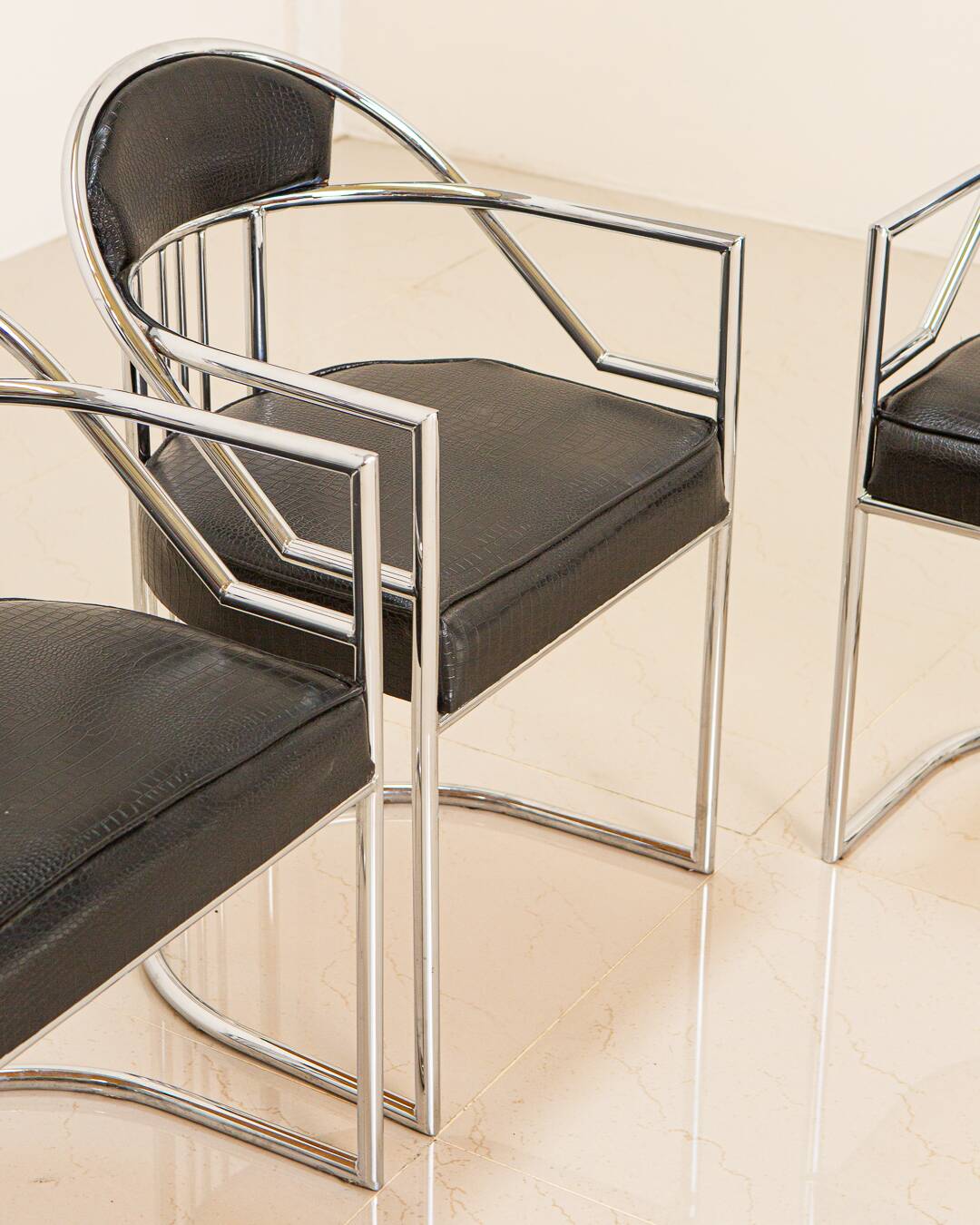 4 Italian chairs in imitation crocodile leather from the 80s
