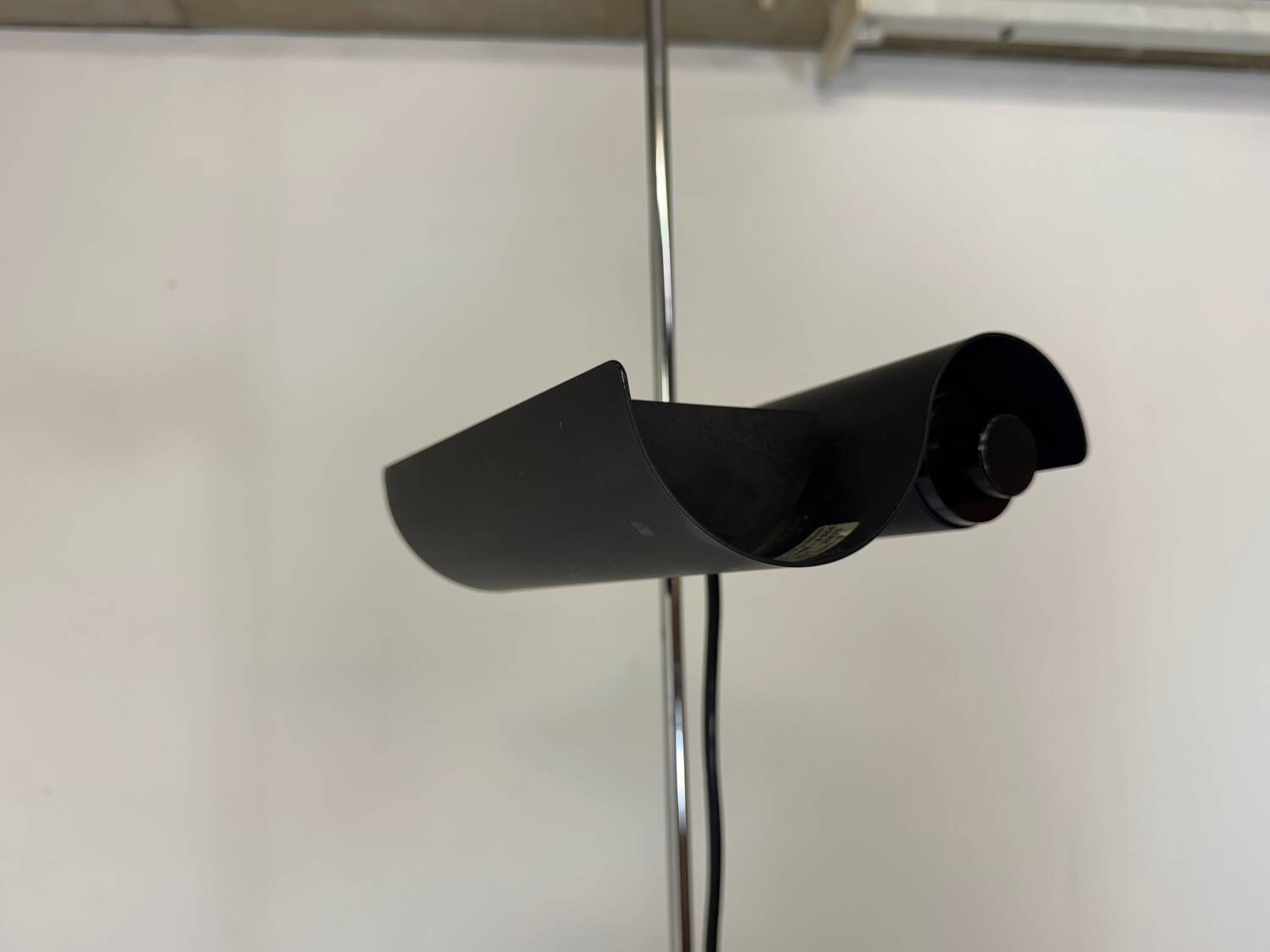 Italian Design Architonic Oluce DIM 333 floor lamp by Vico Magistretti