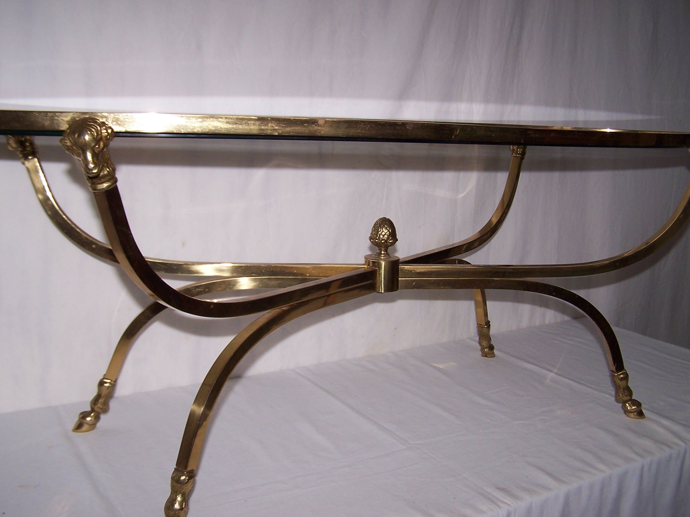 Italian coffee table oval ram feet - 60s
