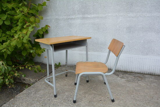 Child's desk and his chair