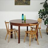Extendable table with integrated Scandinavian style Self