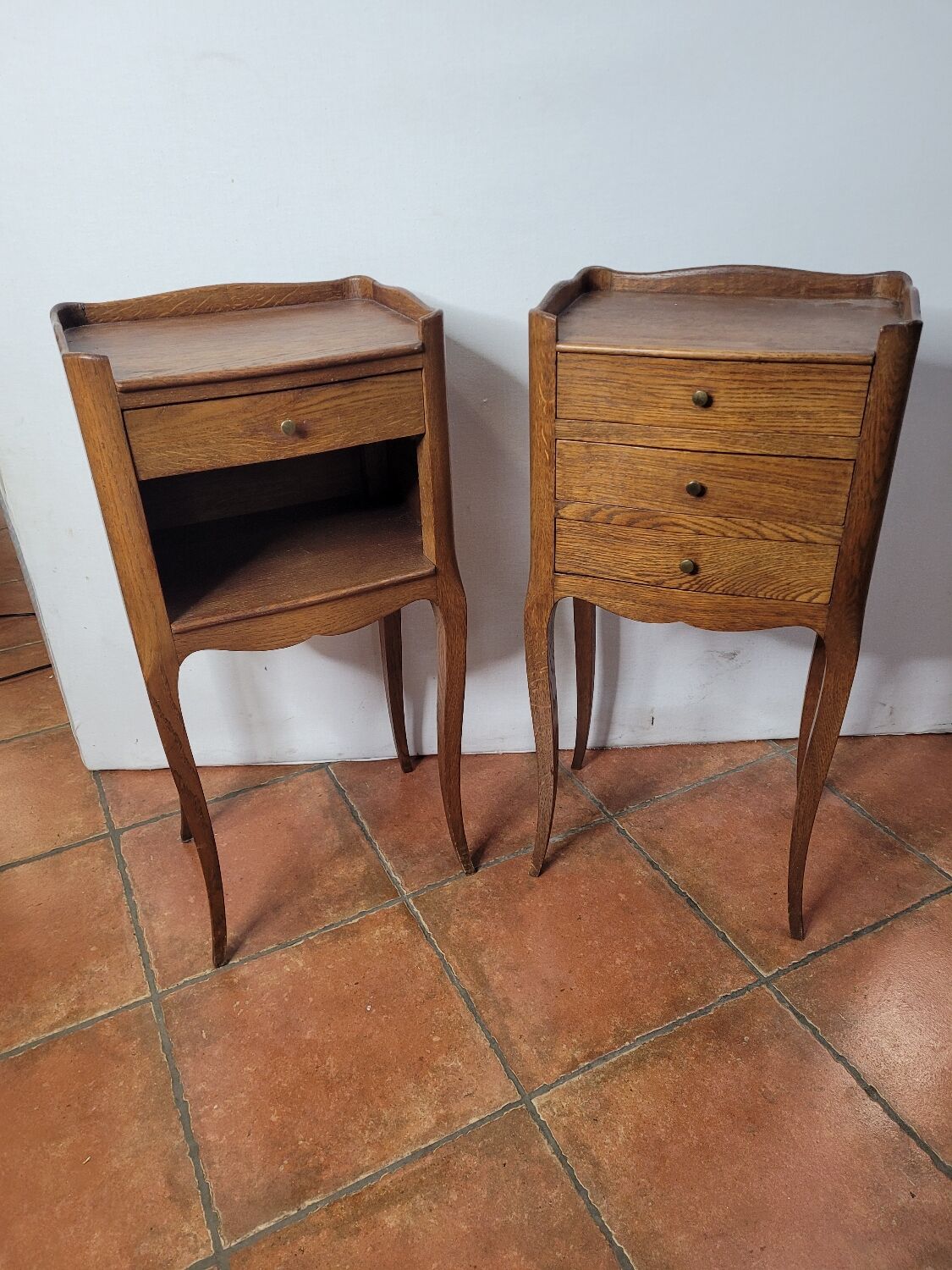 Paire de chevets style Louis XV en chêne
