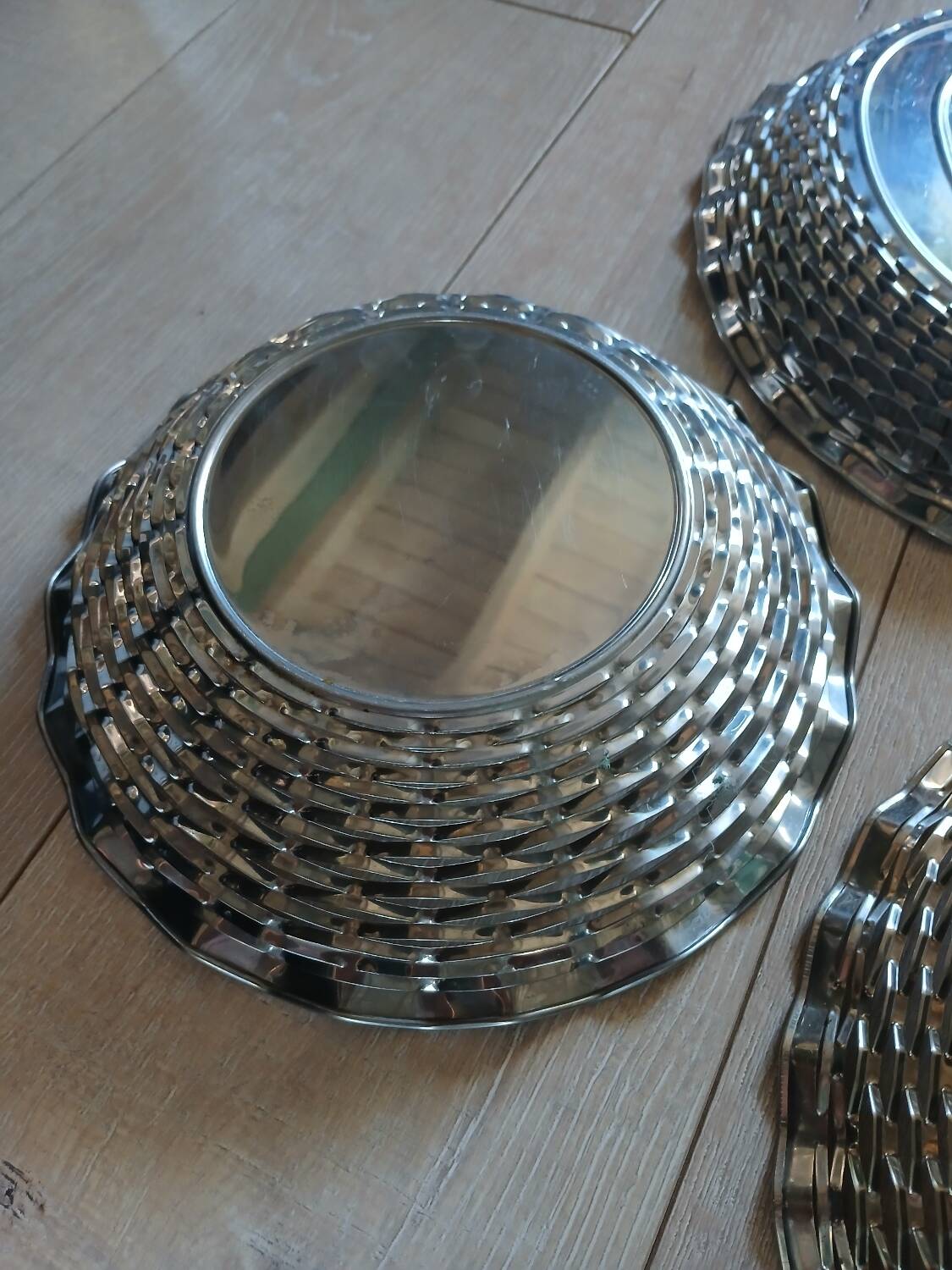 4 metal bread baskets