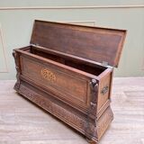 Banc coffre en bois naturel de style Louis XIII
