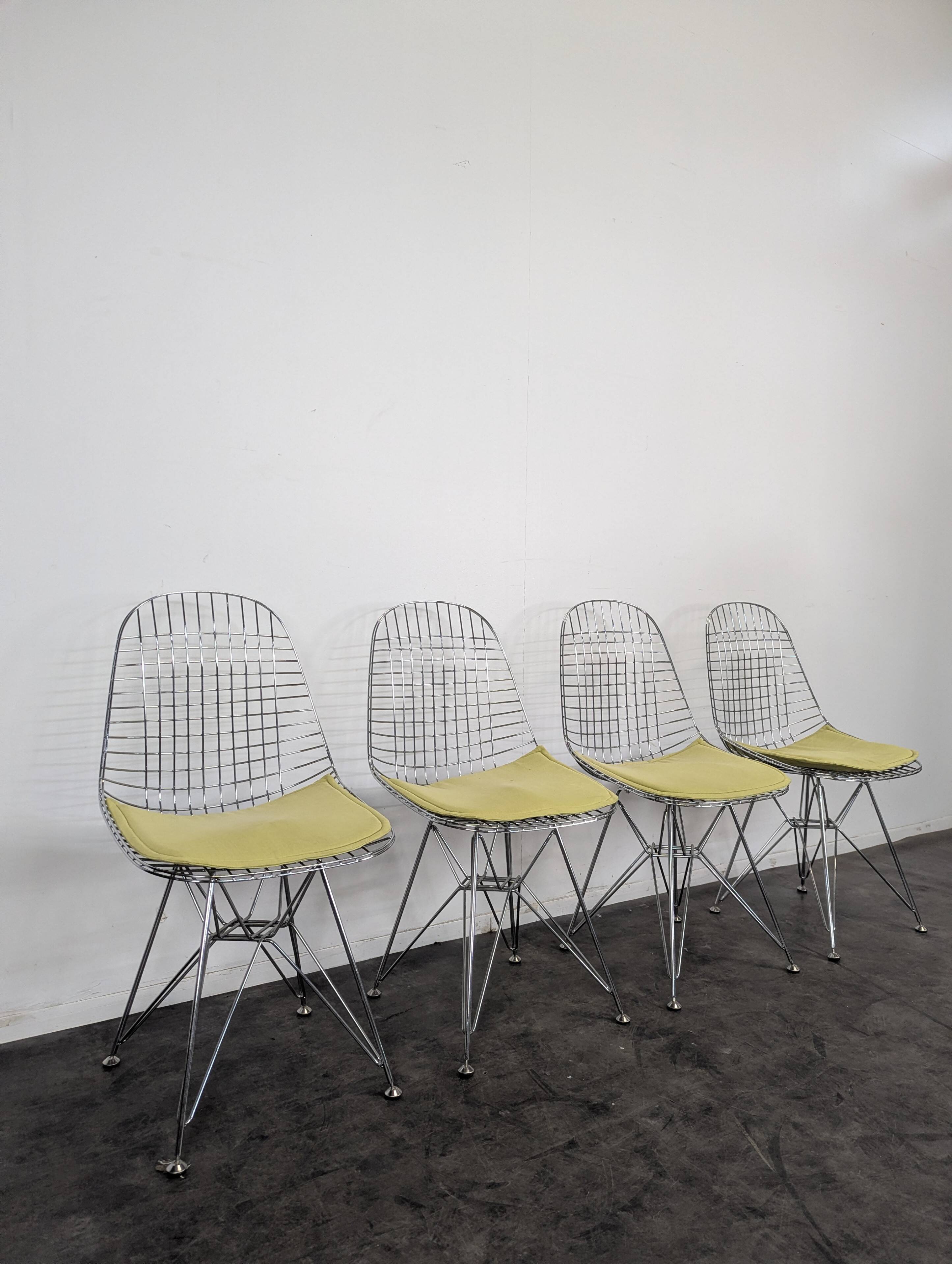 Série de 4 chaises wire chair Eames